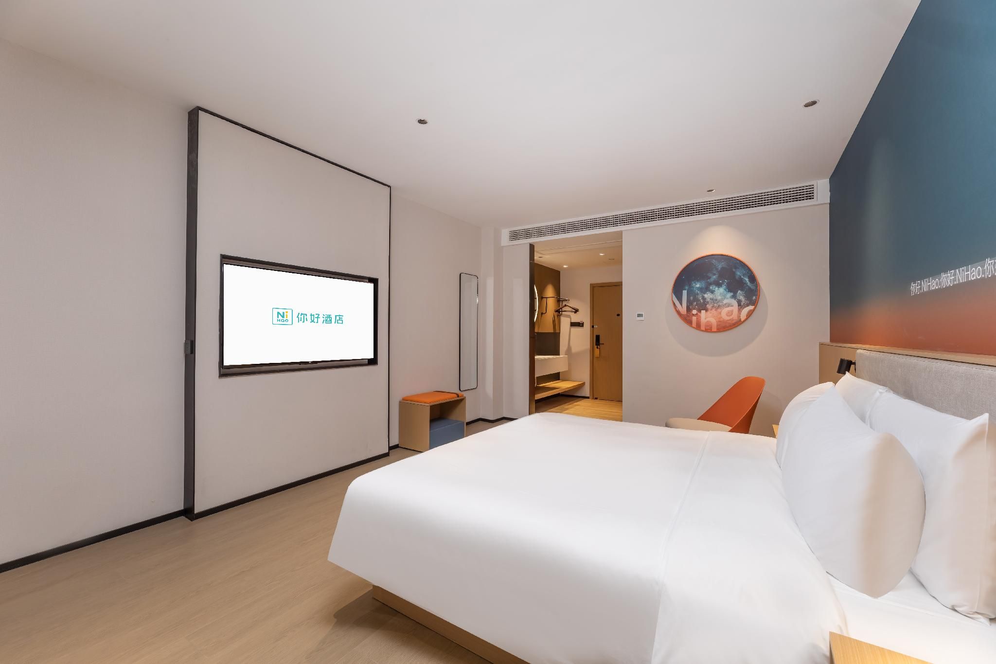 Huazhu - Room With Bed