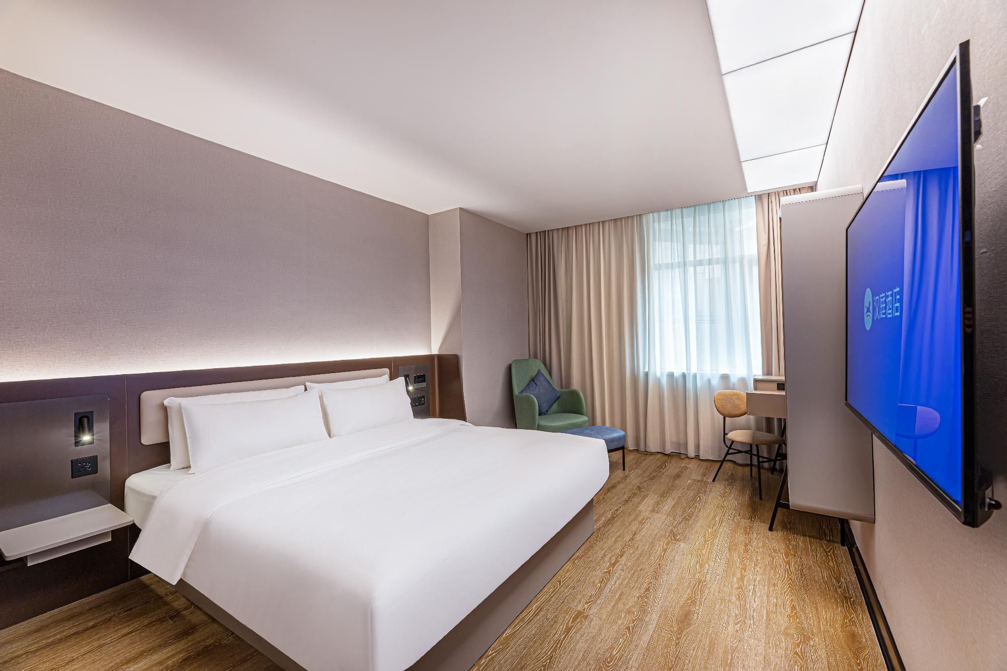 Business Queen Bed Room