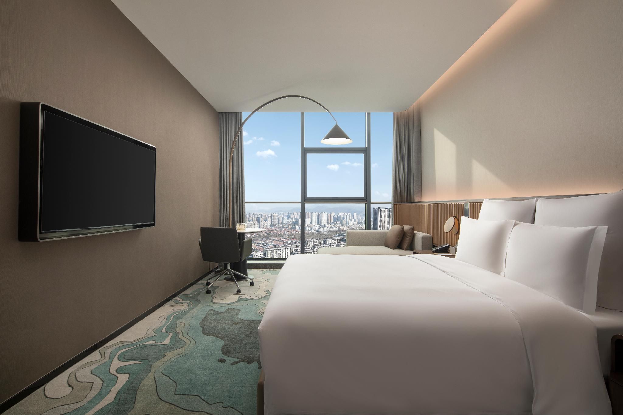 Executive Suite With One King-Size Bed, Spinnin G Bike