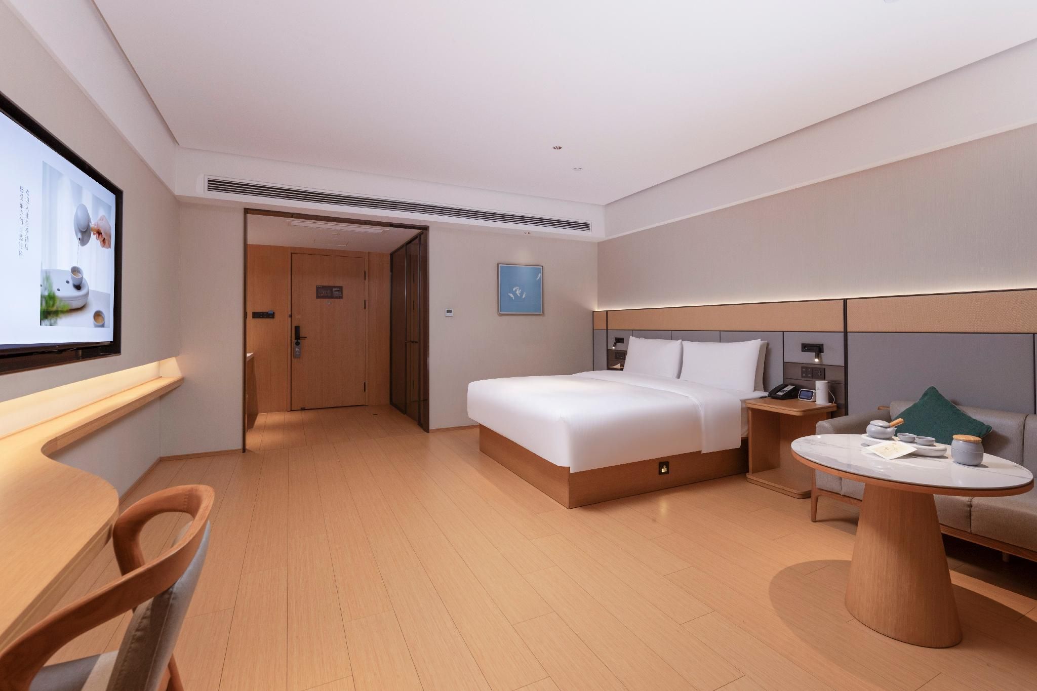 Business Queen Bed Room