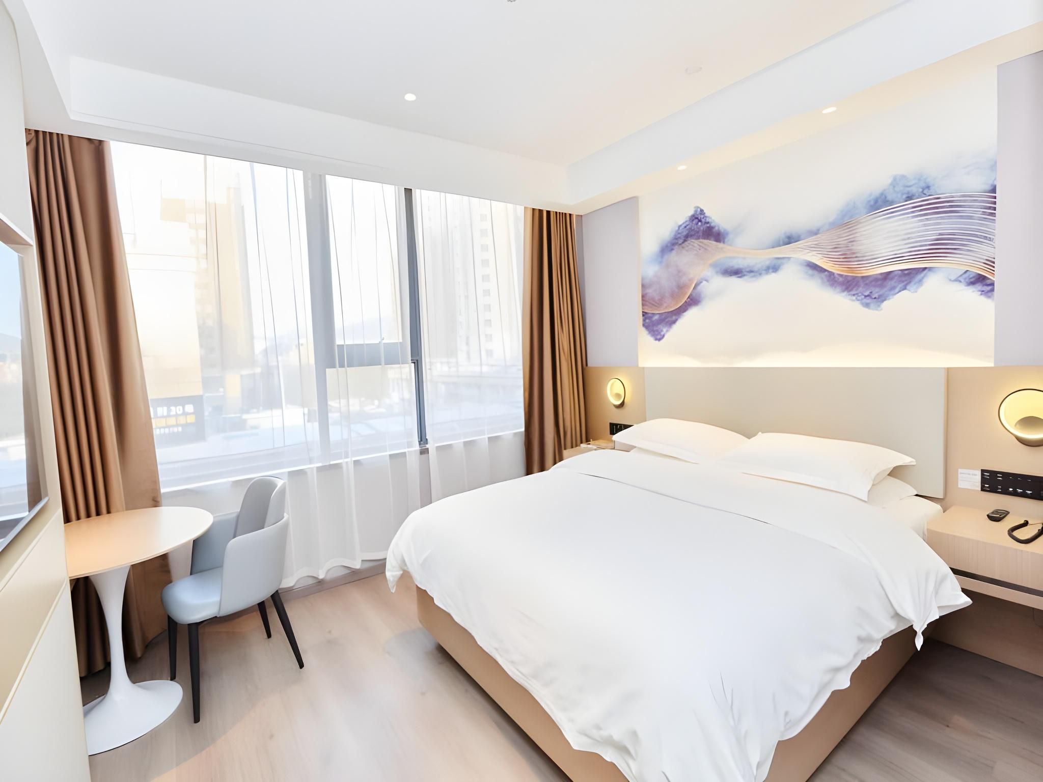 Queen Deluxe Room