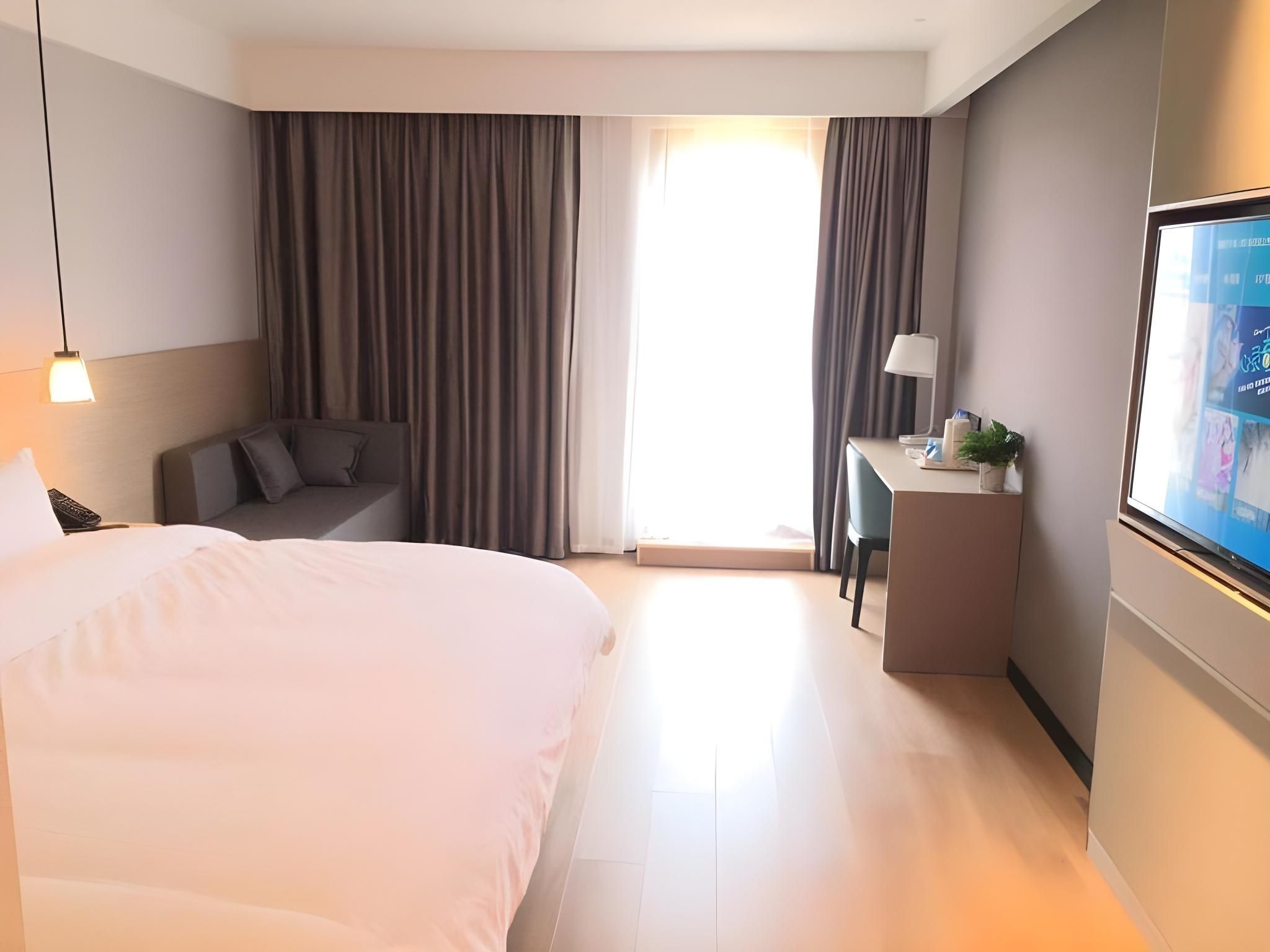 Queen Room with View