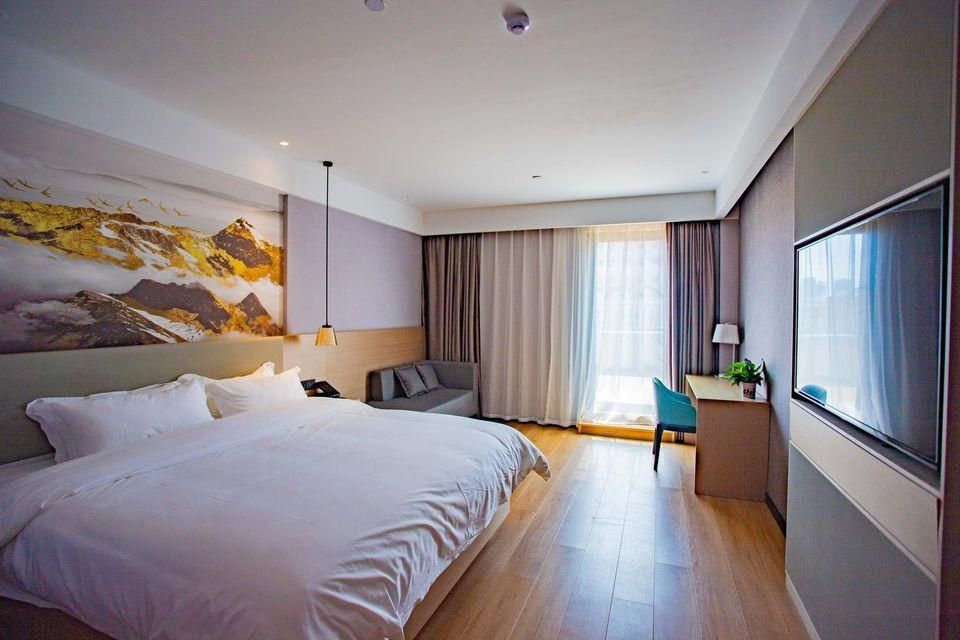Queen Room with View
