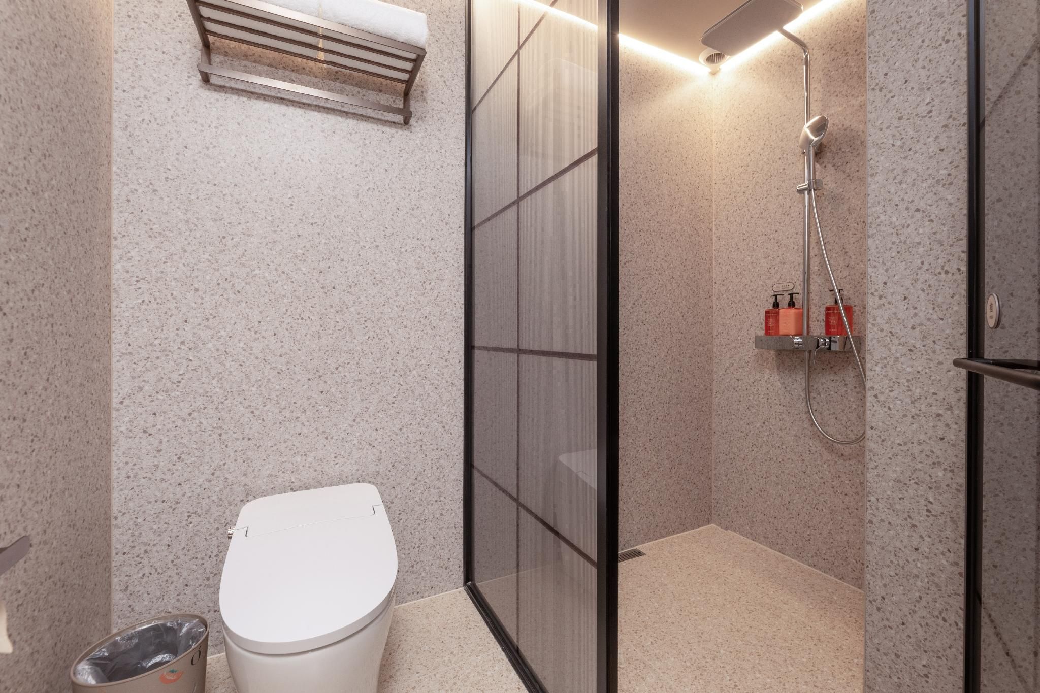 Huazhu - Superior 1 Bed Room with View