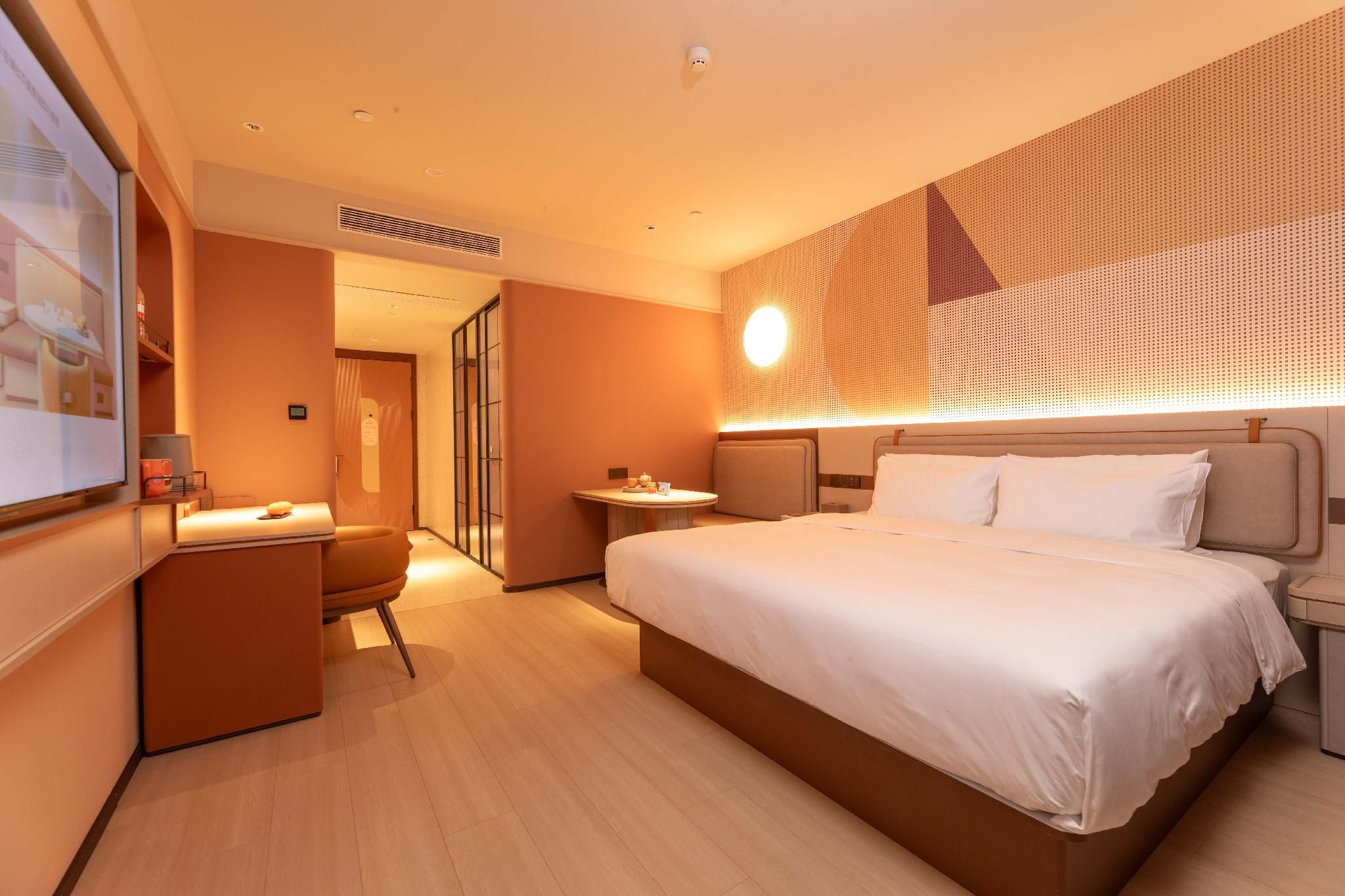 Huazhu - Superior 1 Bed Room with View