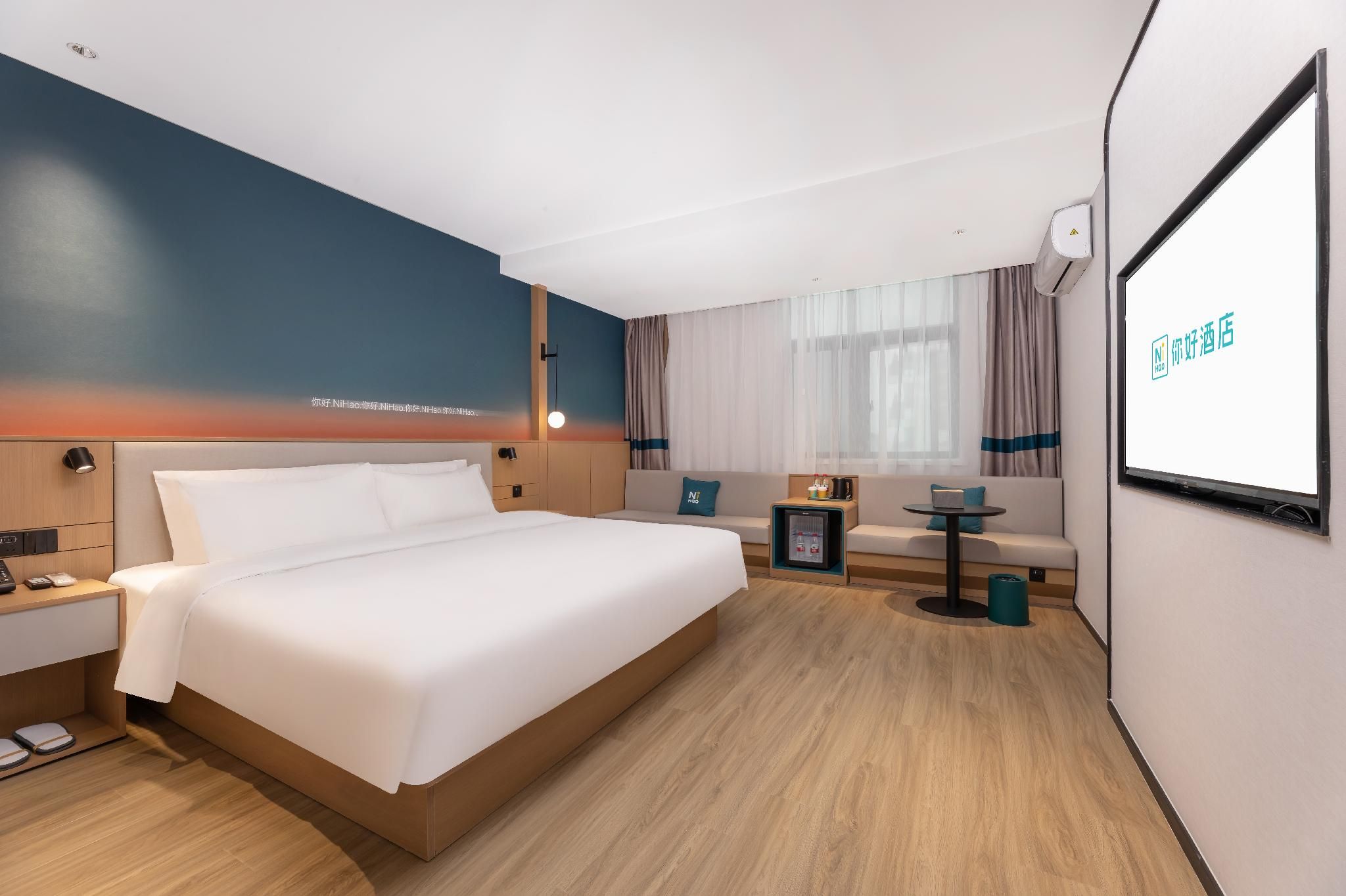 Business Queen Bed Room