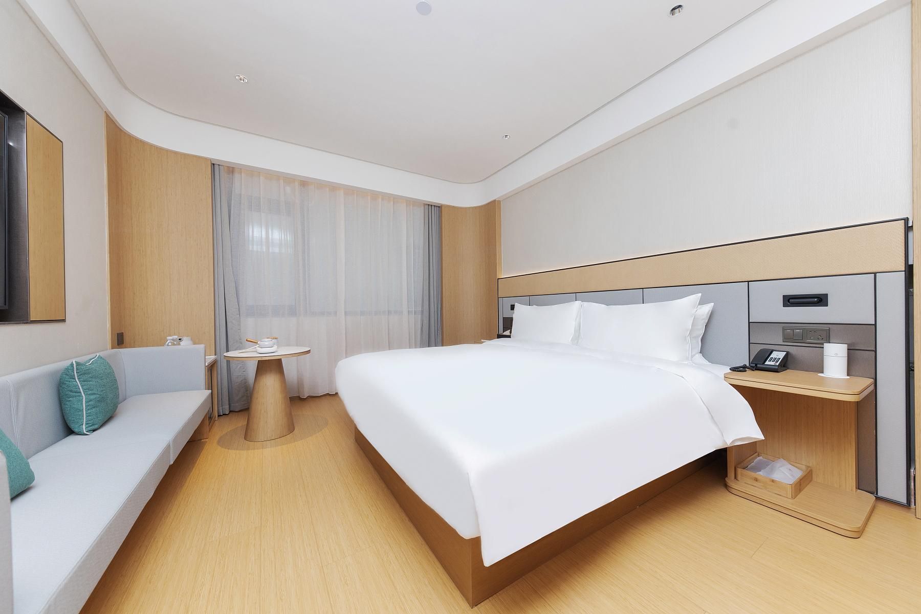 Huazhu - Room With Bed