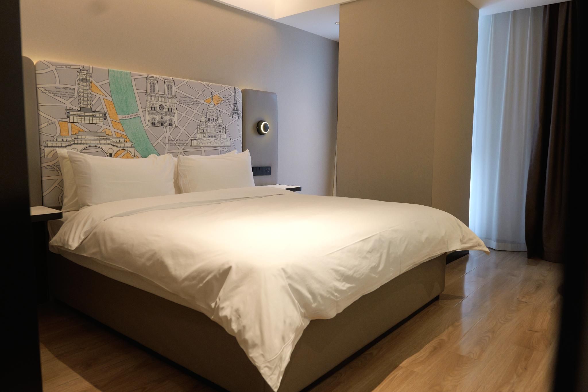 Huazhu - Room With Bed