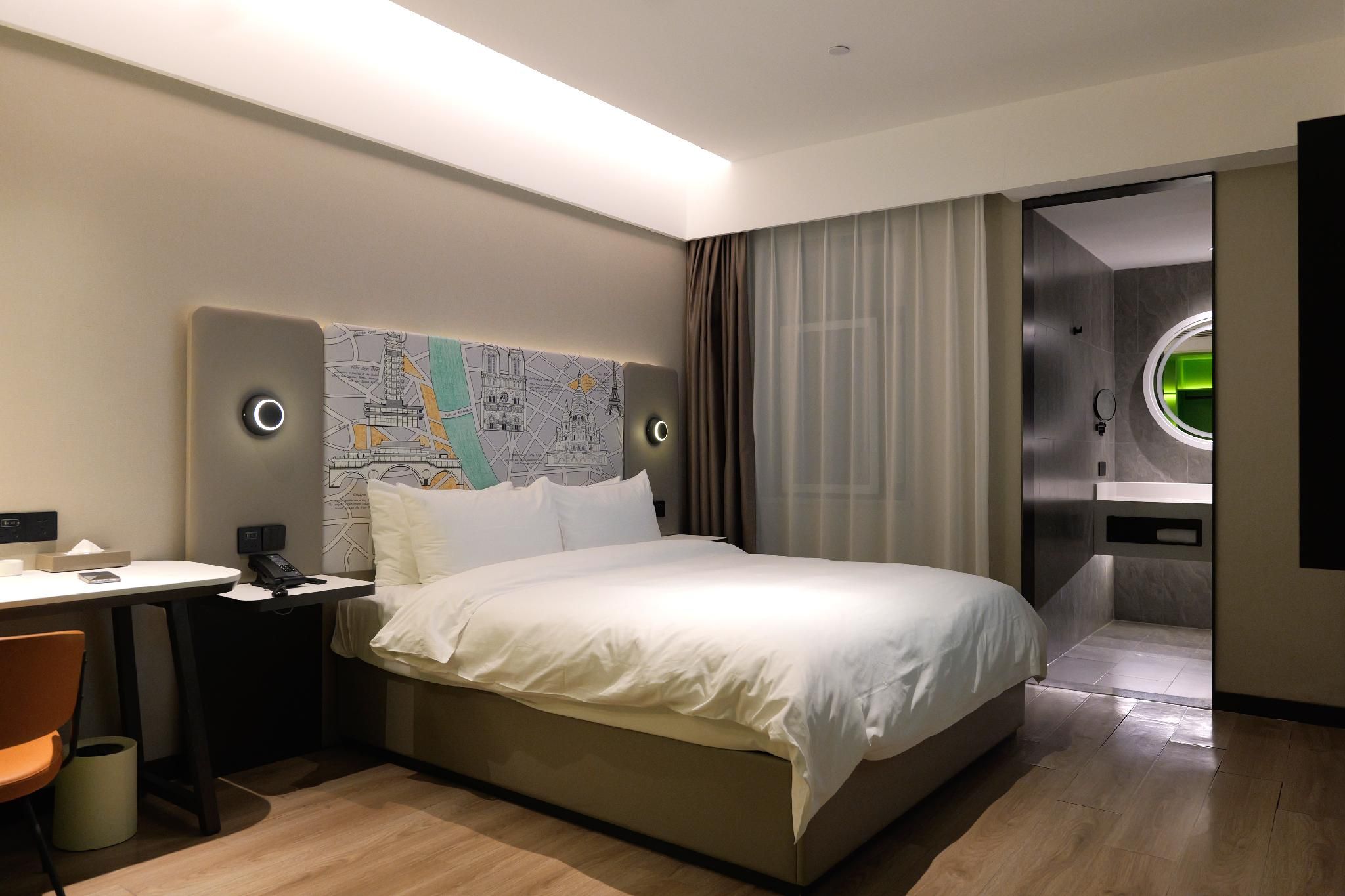 Huazhu - Room With Bed