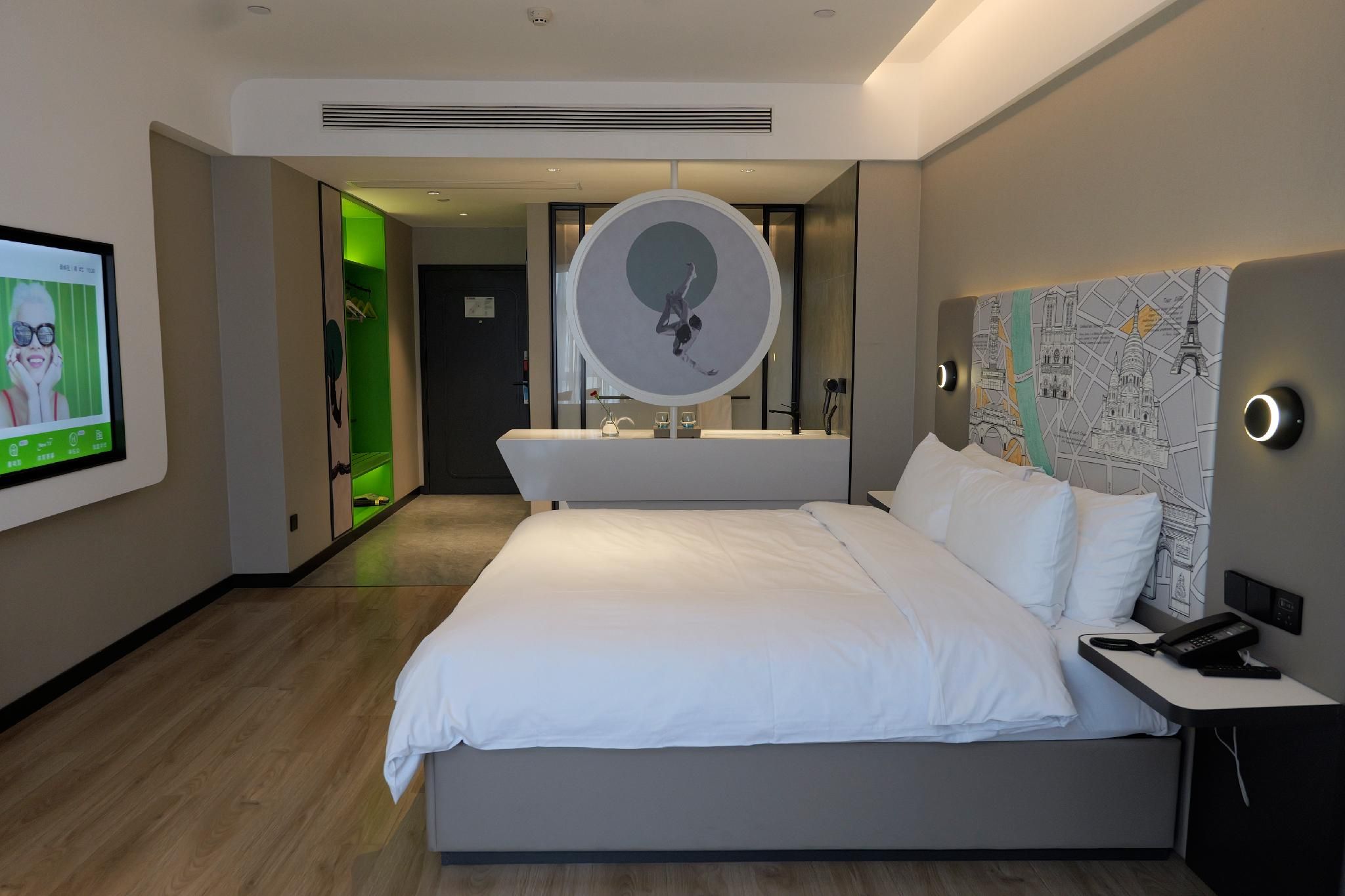 Designer Fashion Queen Room