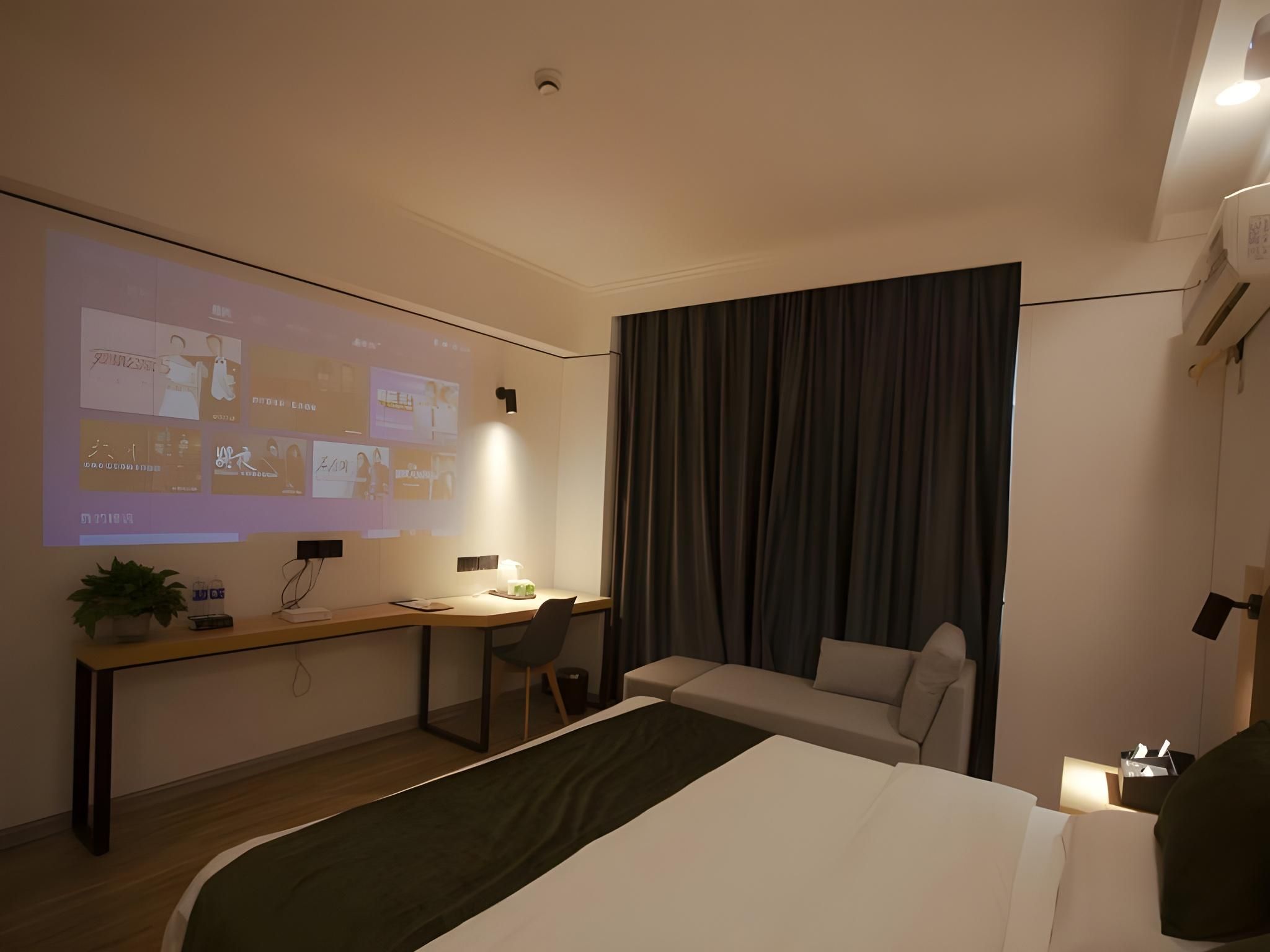 GTI - Feature 1 Bed Room, Audiovisual