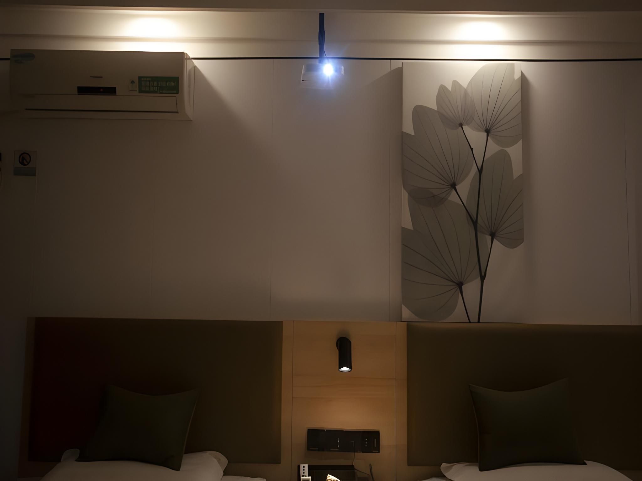 GTI - Feature 1 Bed Room, Audiovisual