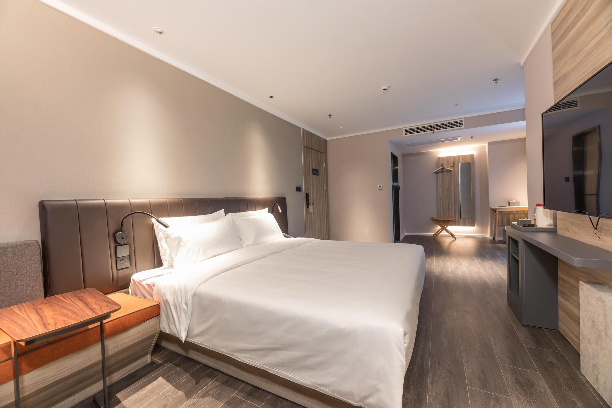 Business Queen Bed Room