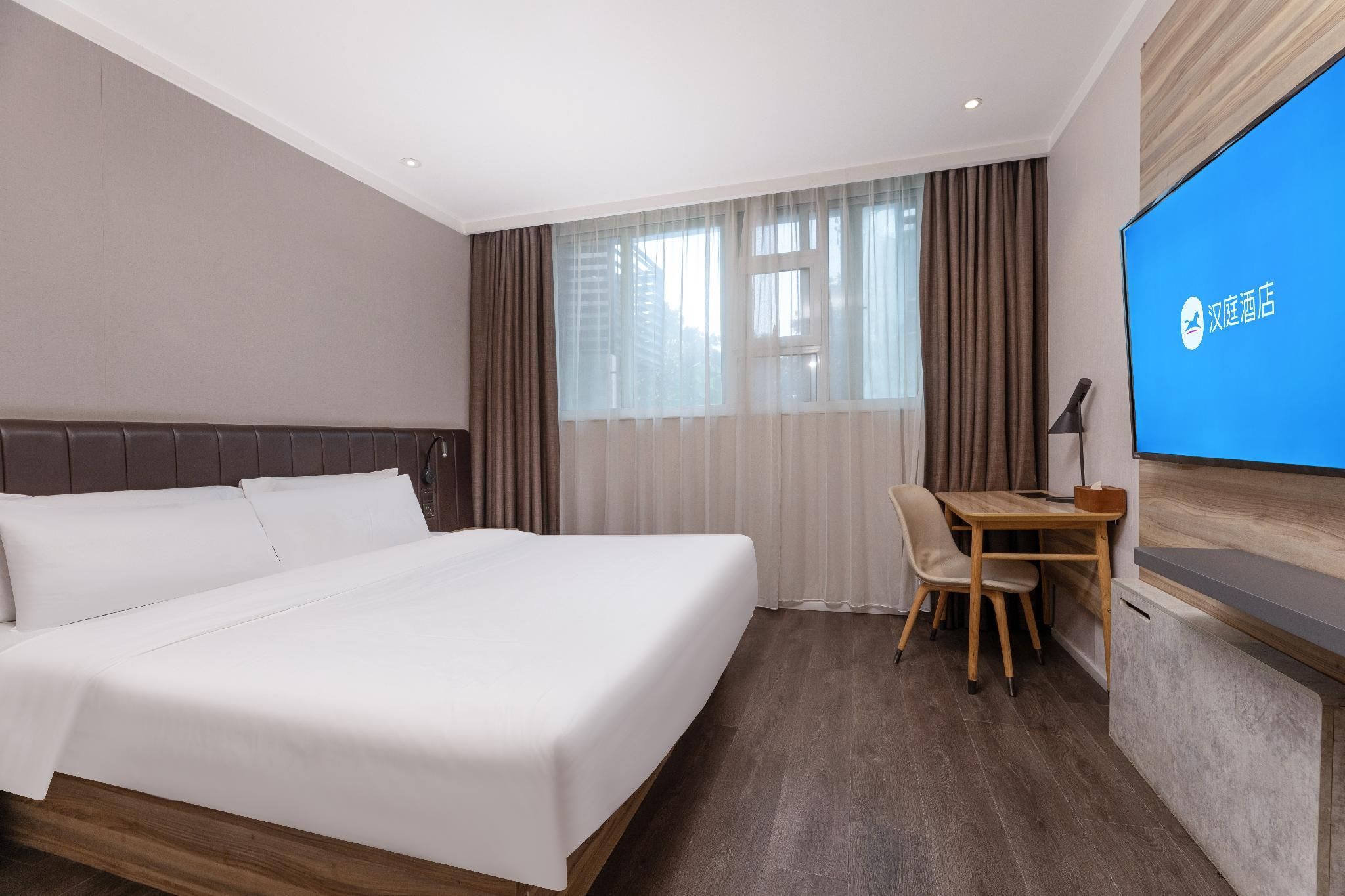 Business Queen Bed Room