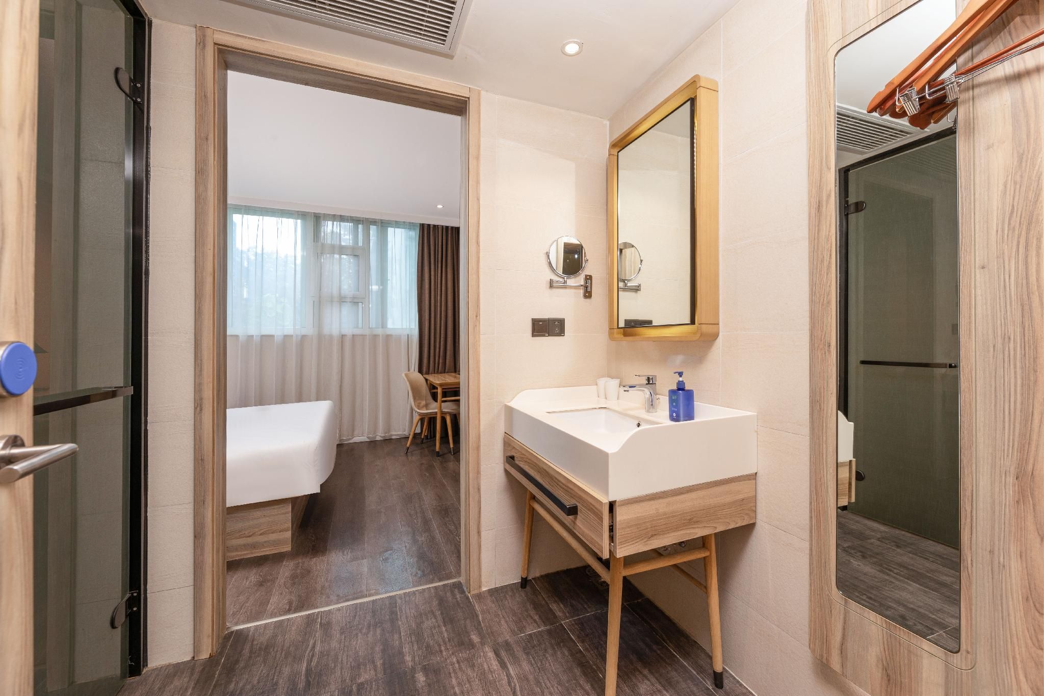 Business Queen Bed Room