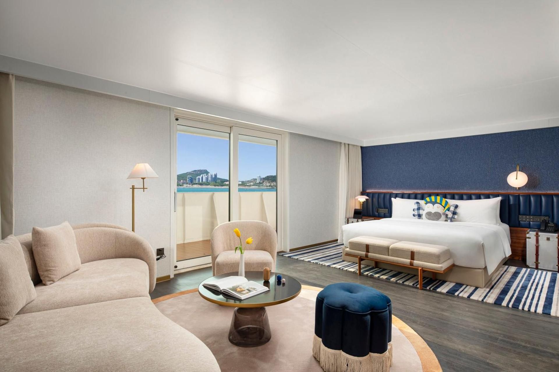Grand Queen Room with Sea View