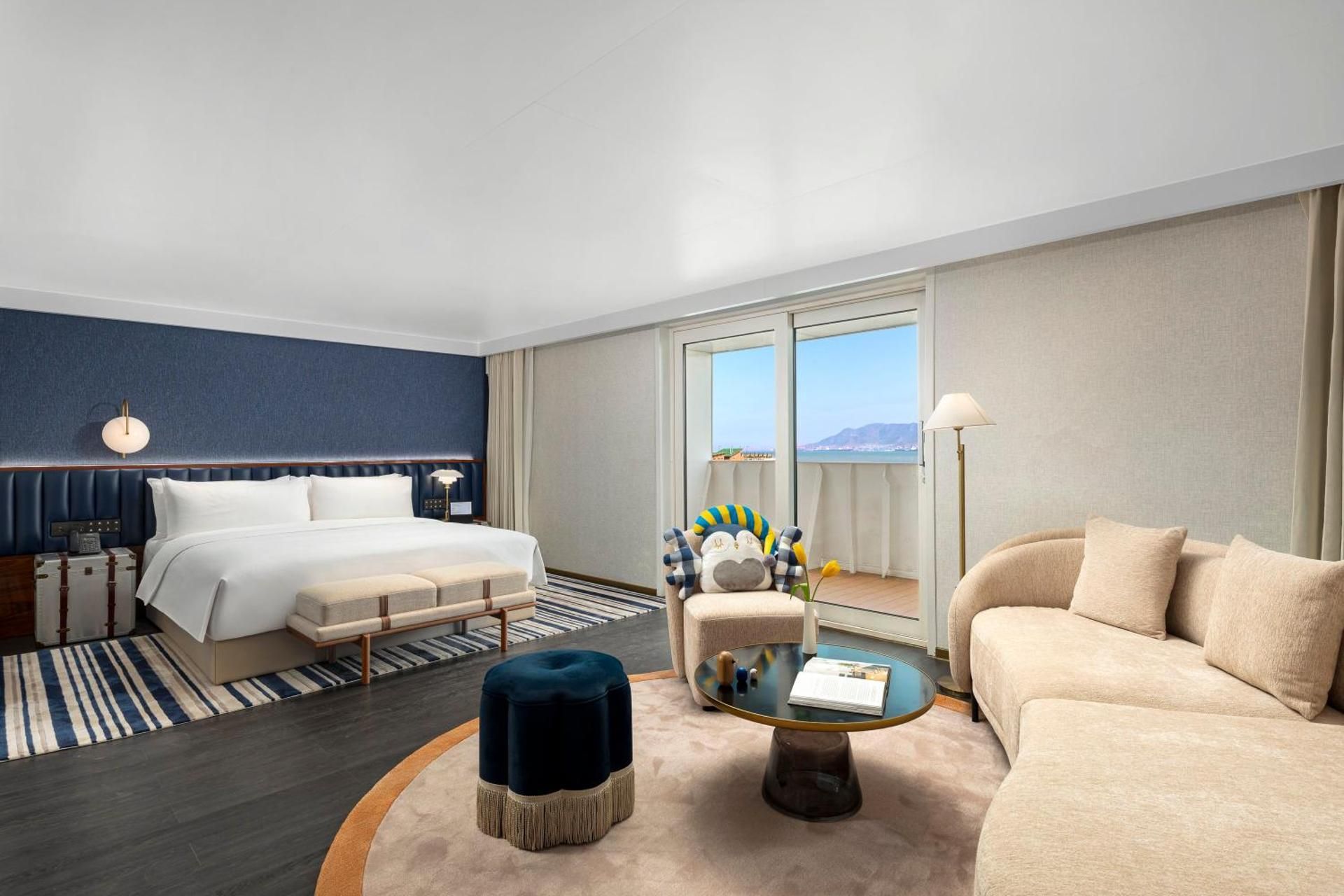 Grand Queen Room with Sea View