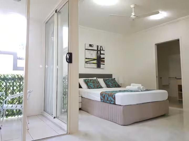 City Quays Private Apartments - Best CBD Location & Comfort Standard Double Room
