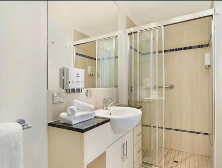 City Quays Private Apartments - Best CBD Location & Comfort Standard Double Room 2