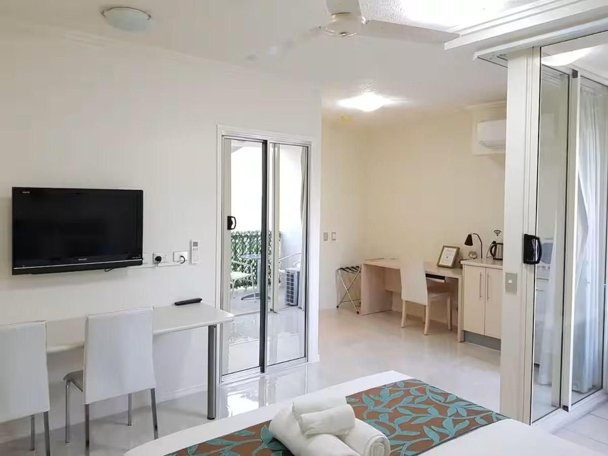 City Quays Private Apartments - Best CBD Location & Comfort Standard Double Room 3