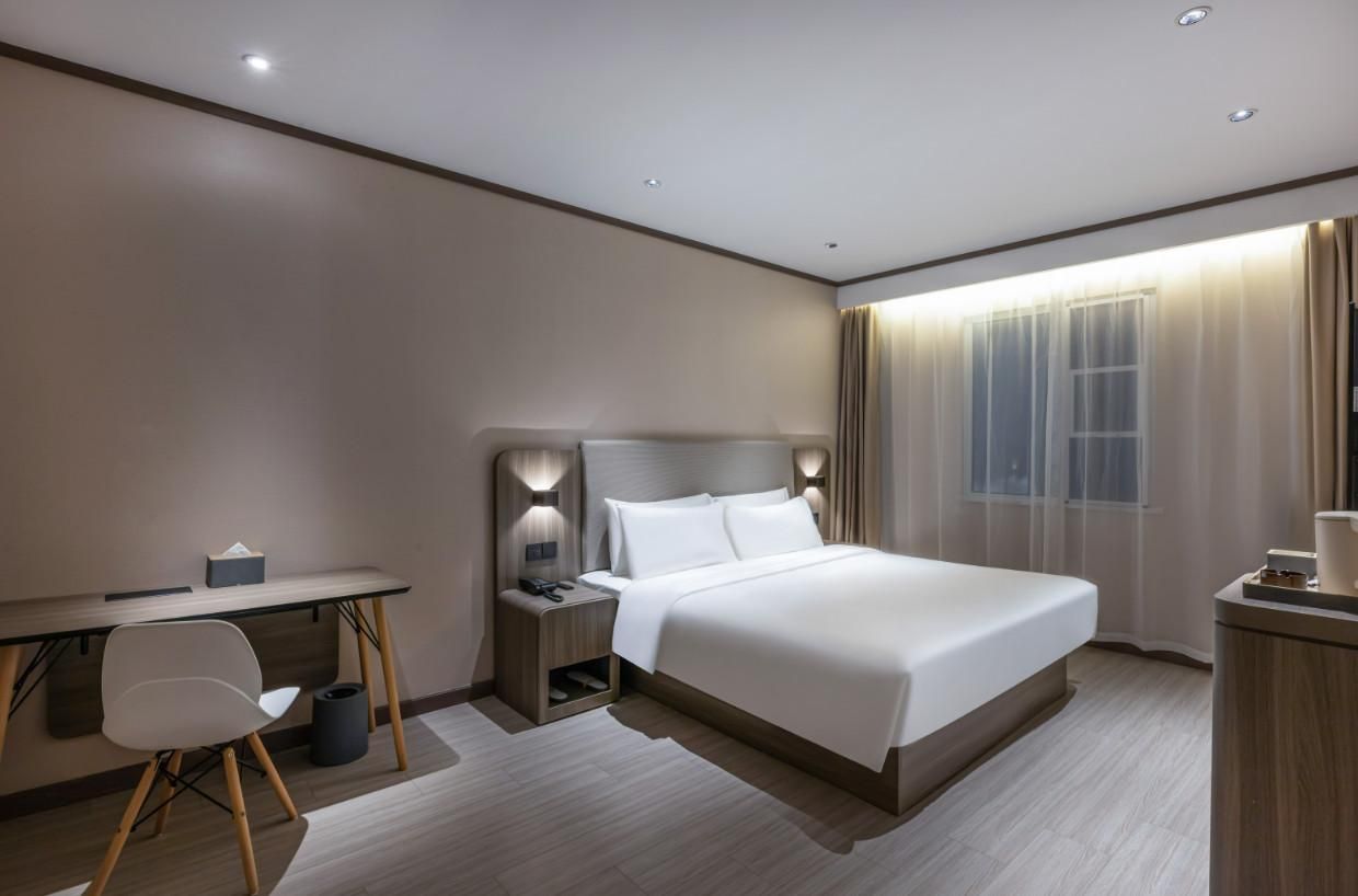 Huazhu - Room With Bed