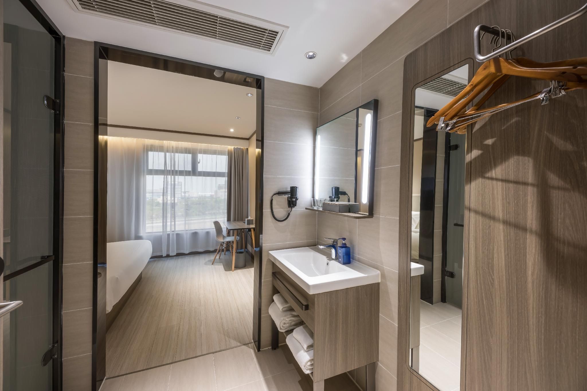 Huazhu - Superior BedRoom