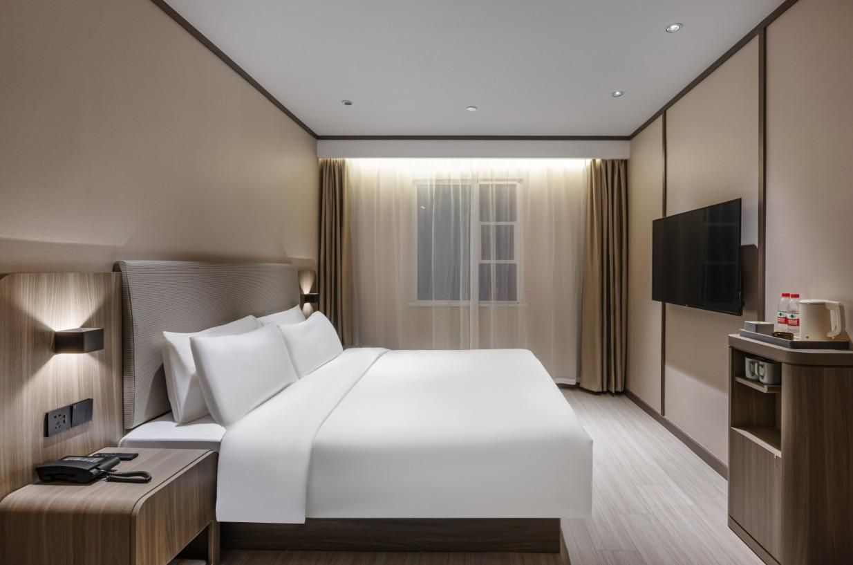 Huazhu - Room With Bed