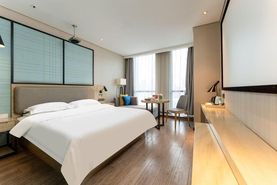 Queen Deluxe Room