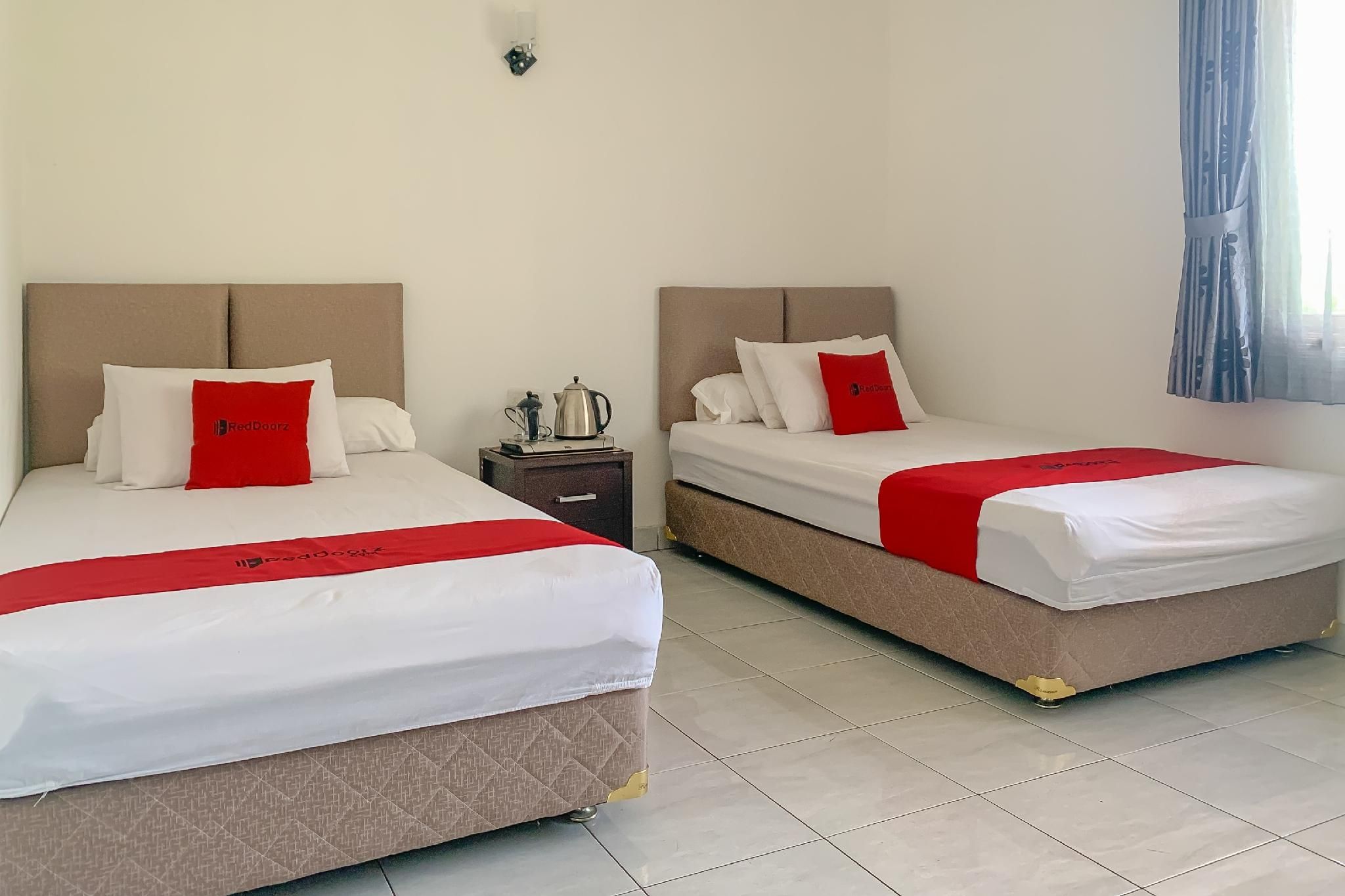 RedDoorz Syariah @ Kadungora Garut Superior Twin