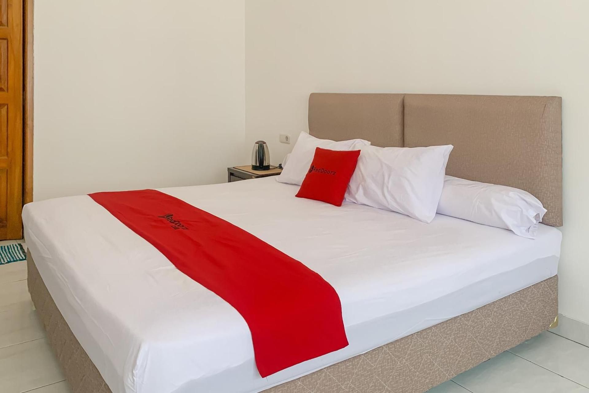 RedDoorz Syariah @ Kadungora Garut Superior Room