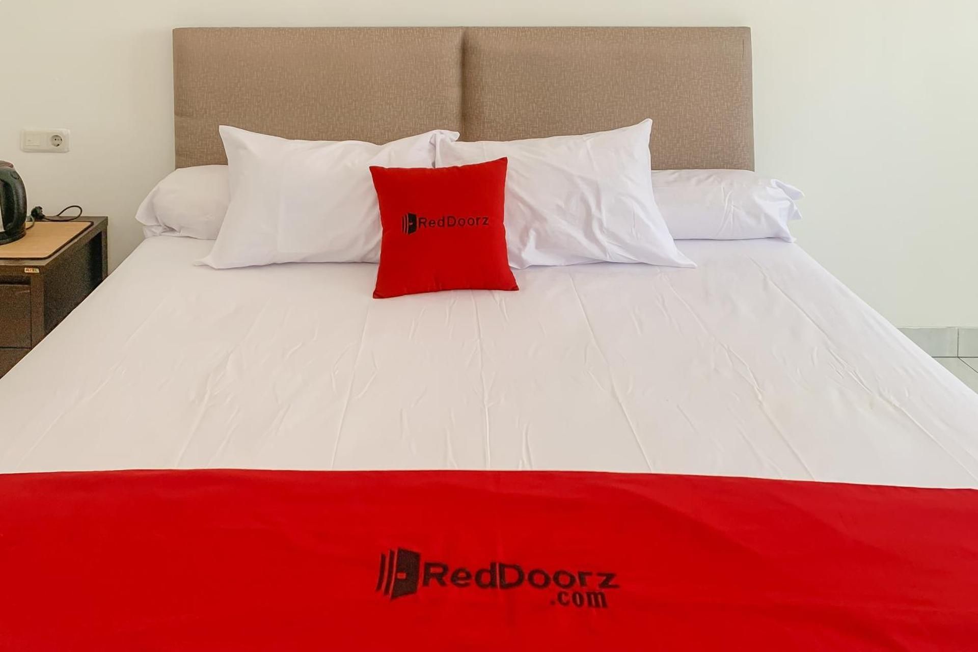 RedDoorz Syariah @ Kadungora Garut Superior Room 2
