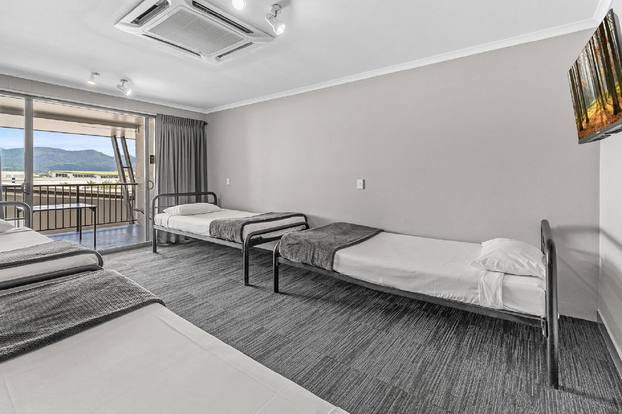 1 Person in 4-Bed Deluxe Dormitory with En-Suite - Mixed