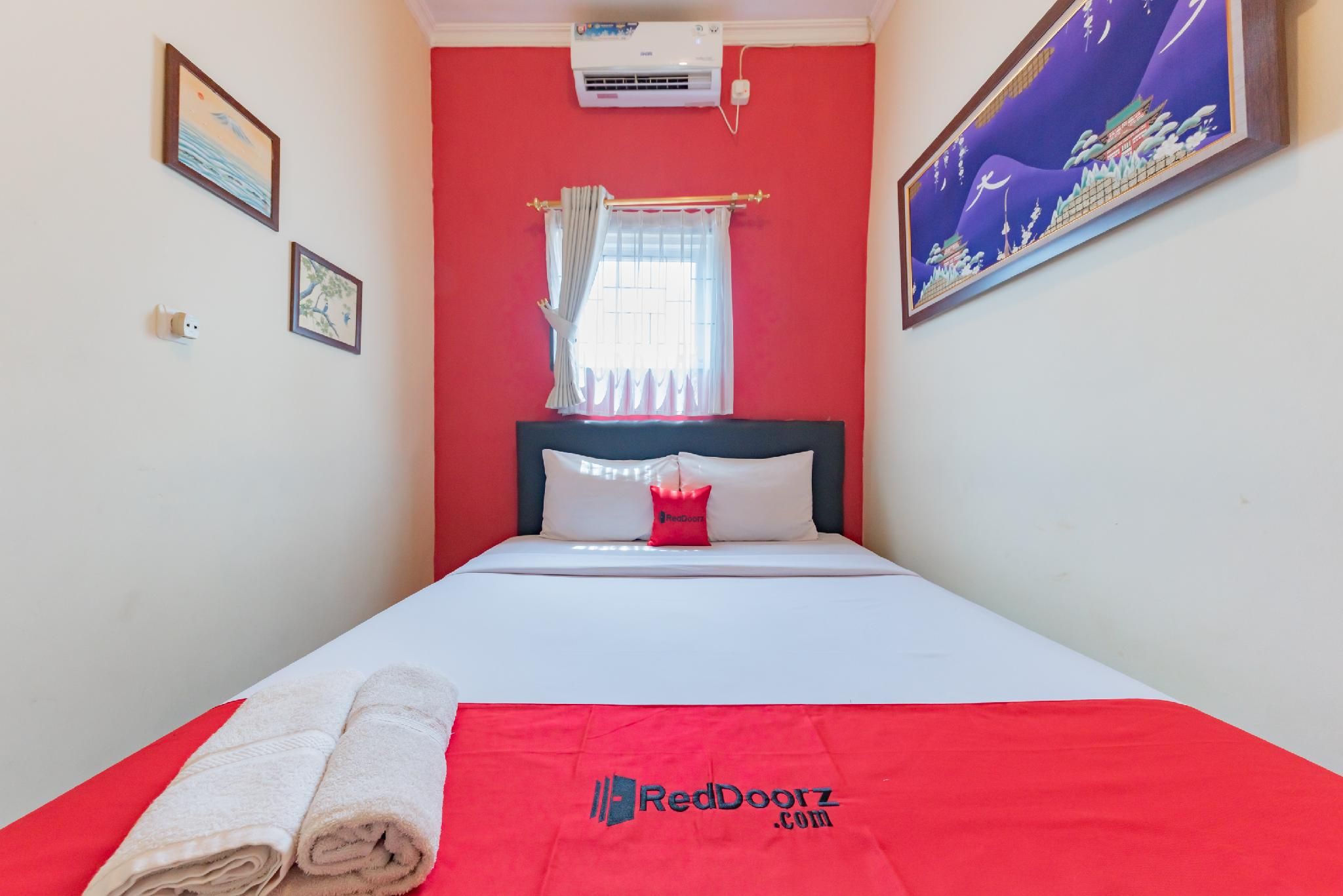 RedDoorz Room