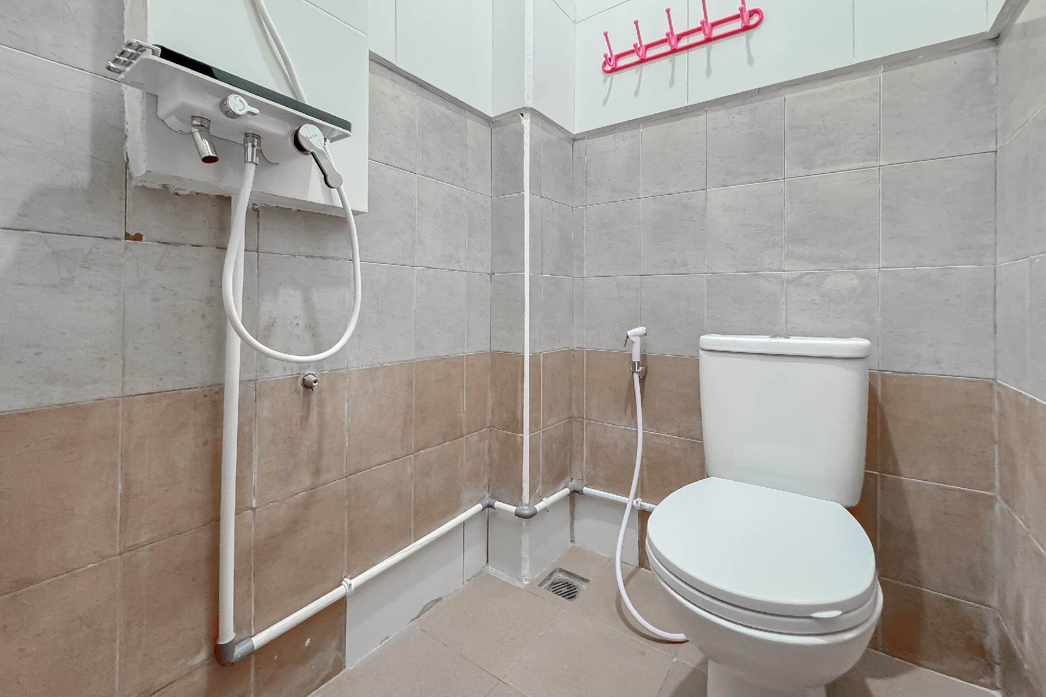 Urbanview Hotel Maharani Garut Standard Room 3