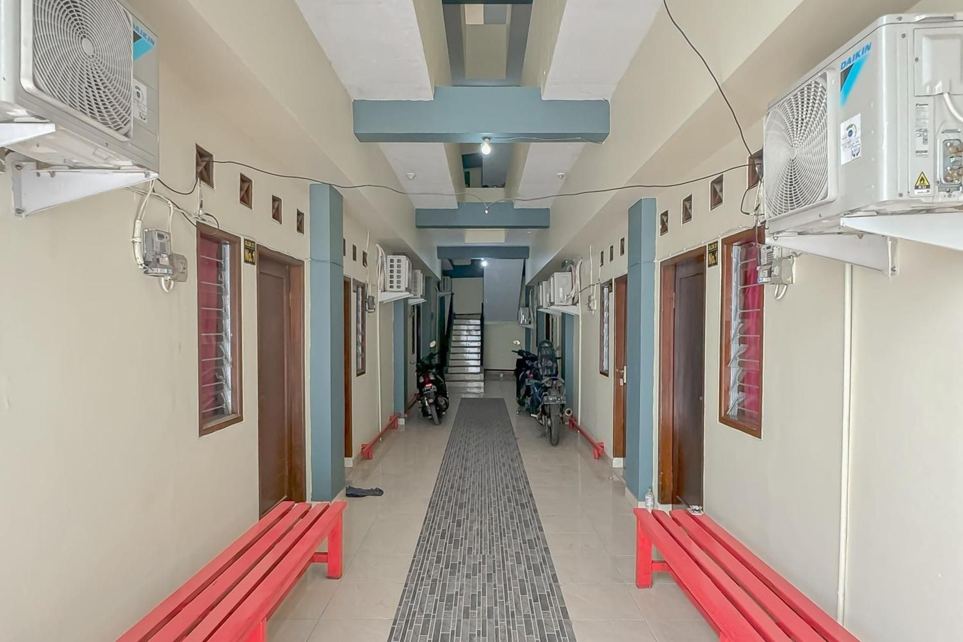 Urbanview Hotel Maharani Garut