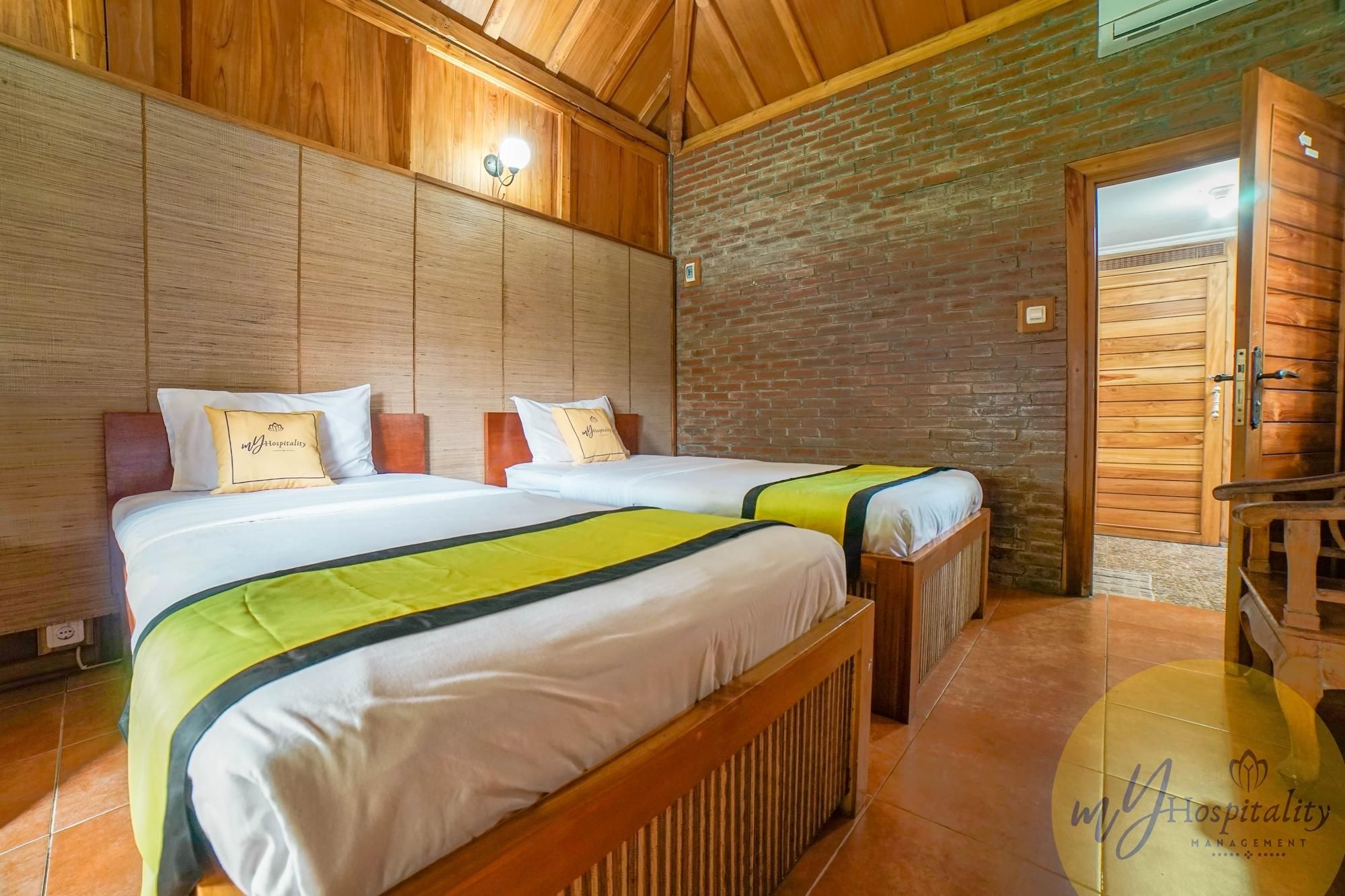 Joglo Garut Cottage Syariah by My Hospitality Cottage Room with 2 Single Beds