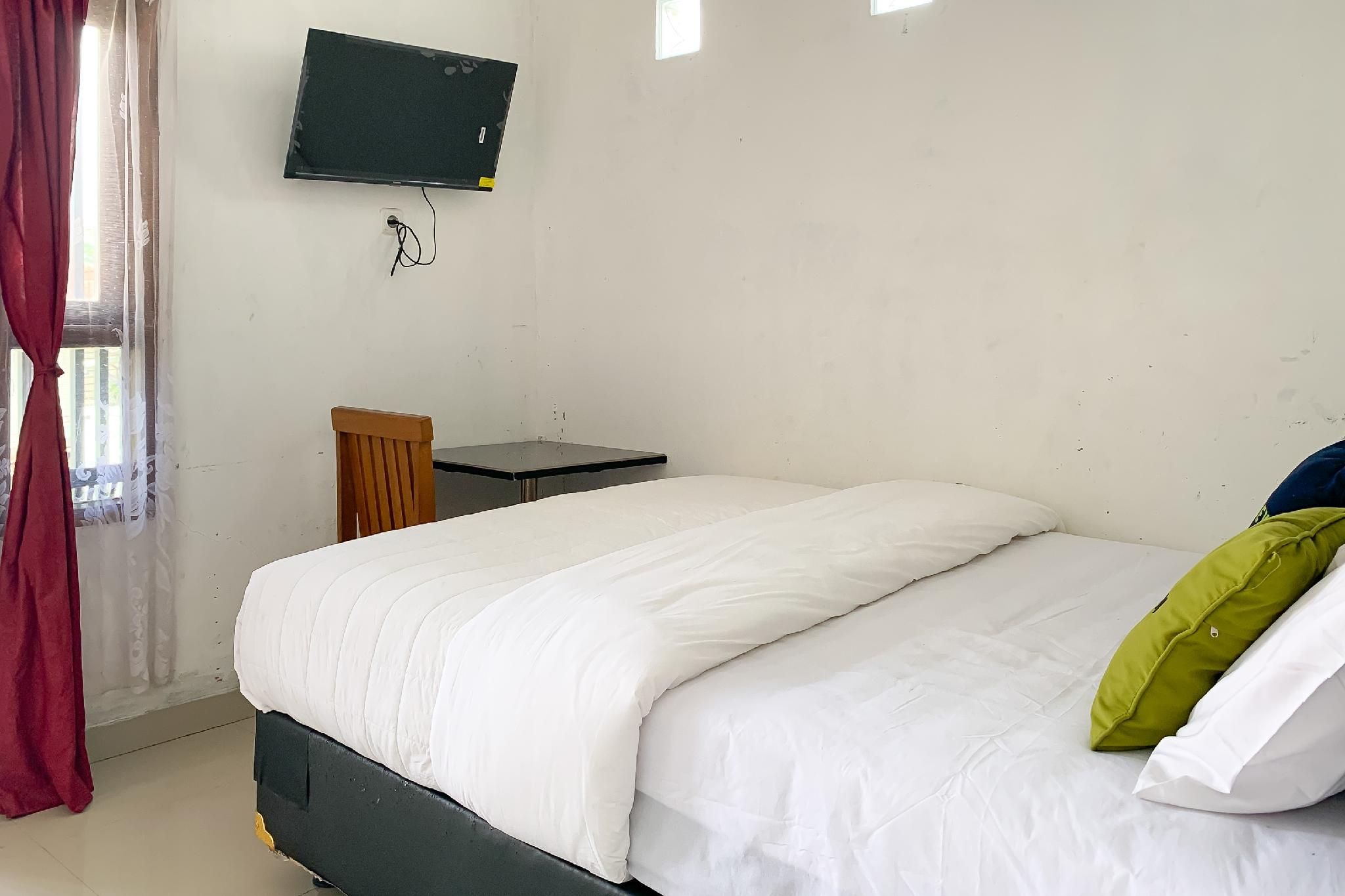 Urbanview Hotel Permata Syariah Garut Superior Room 3