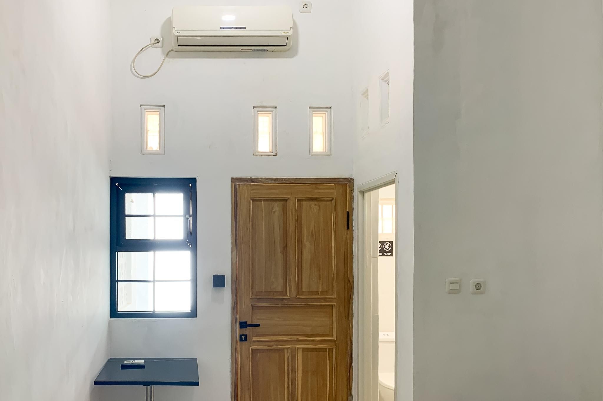 Urbanview Hotel Permata Syariah Garut Deluxe Twin 3