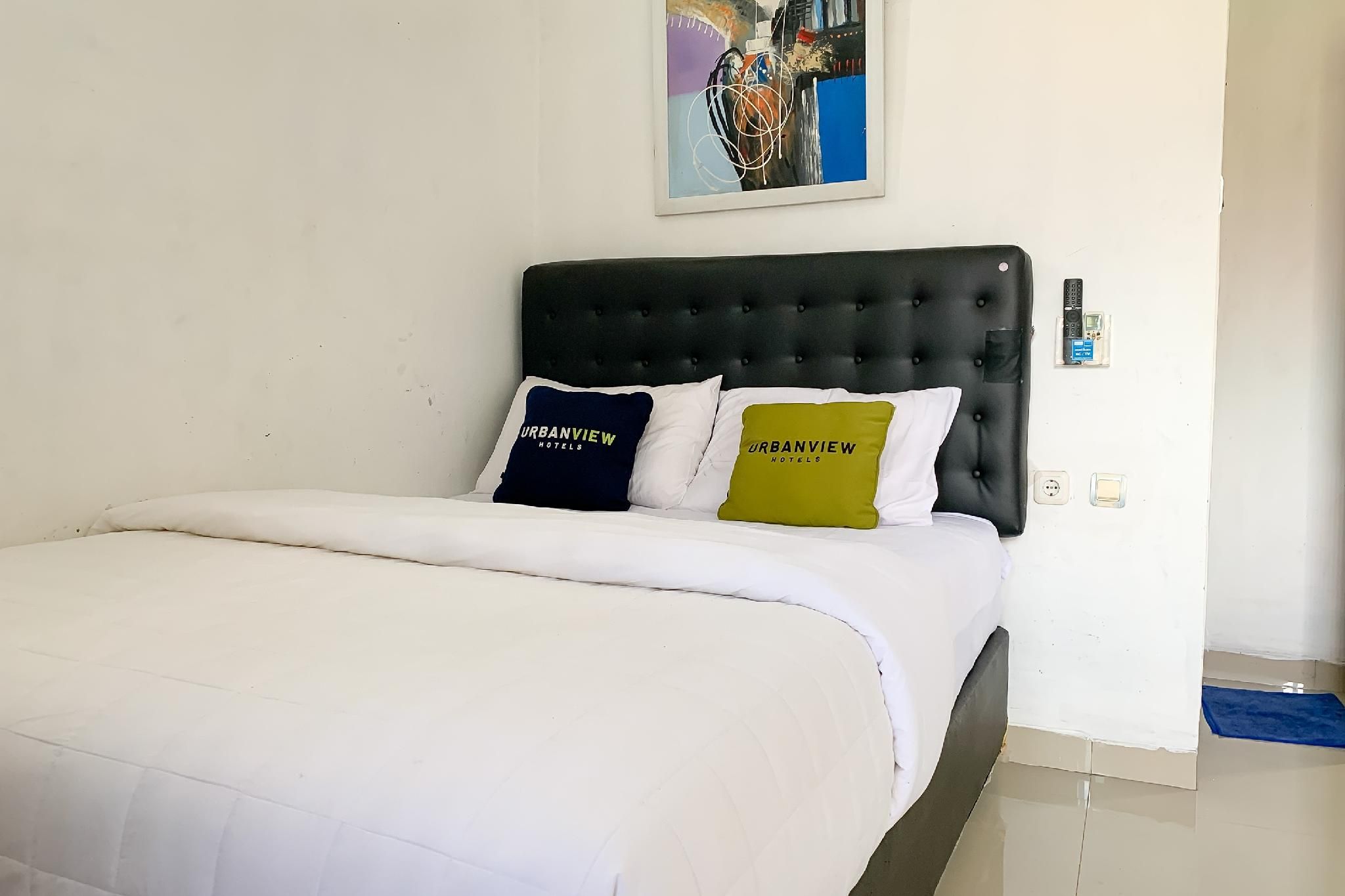 Urbanview Hotel Permata Syariah Garut Superior Room 2