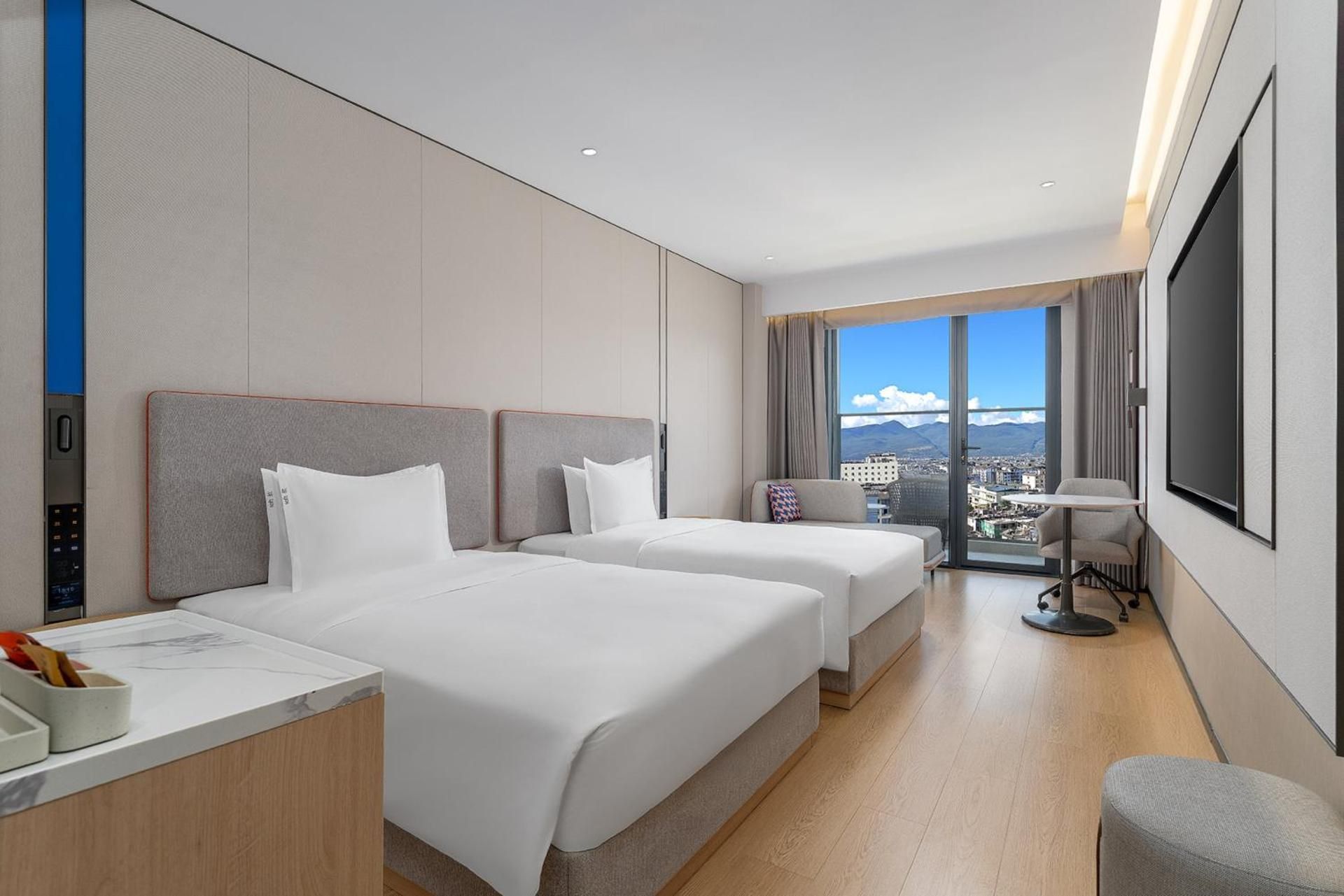 Standard Twin Room with Balcony and Mountain View
