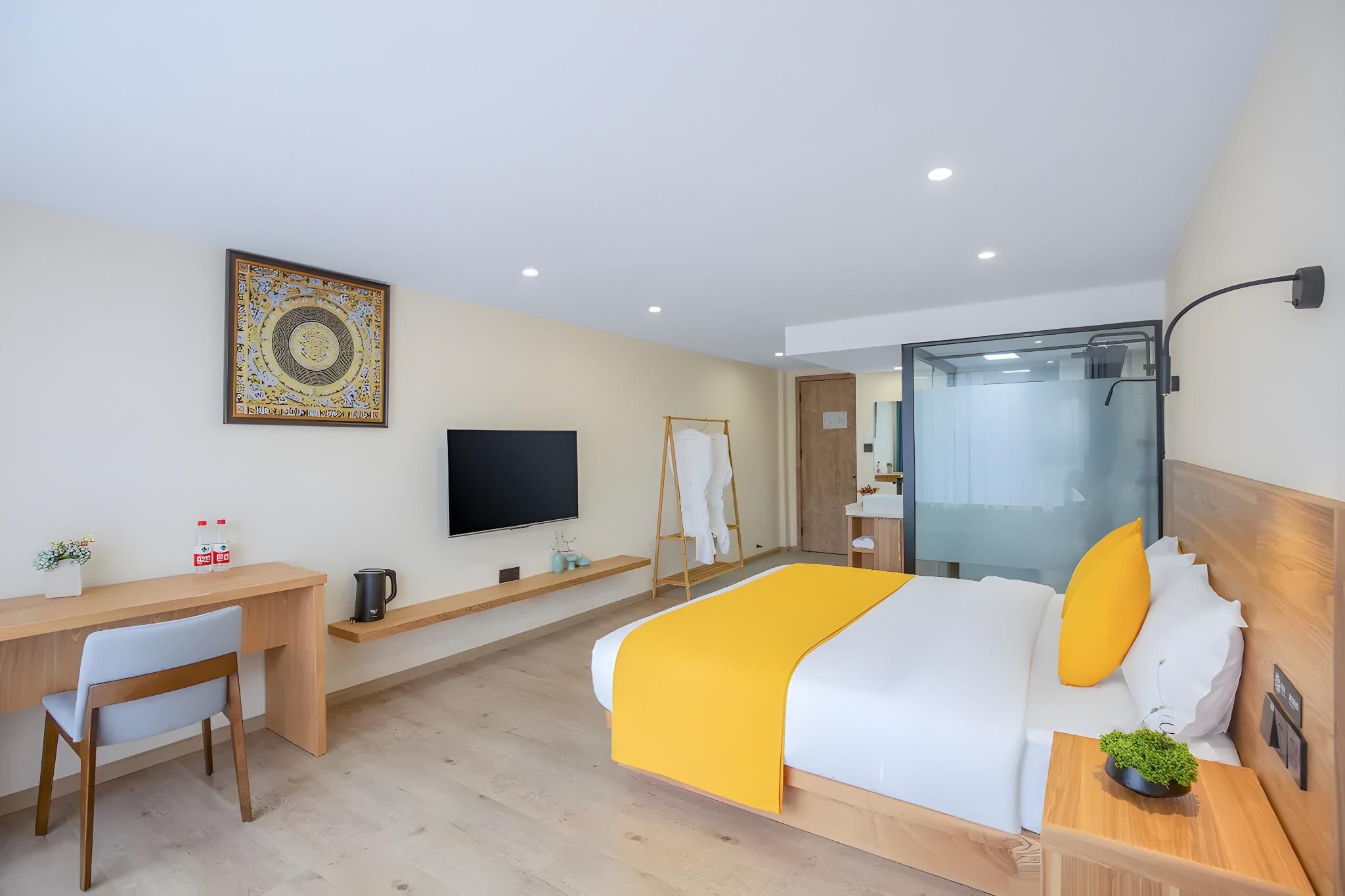 Mountain View Queen Room
