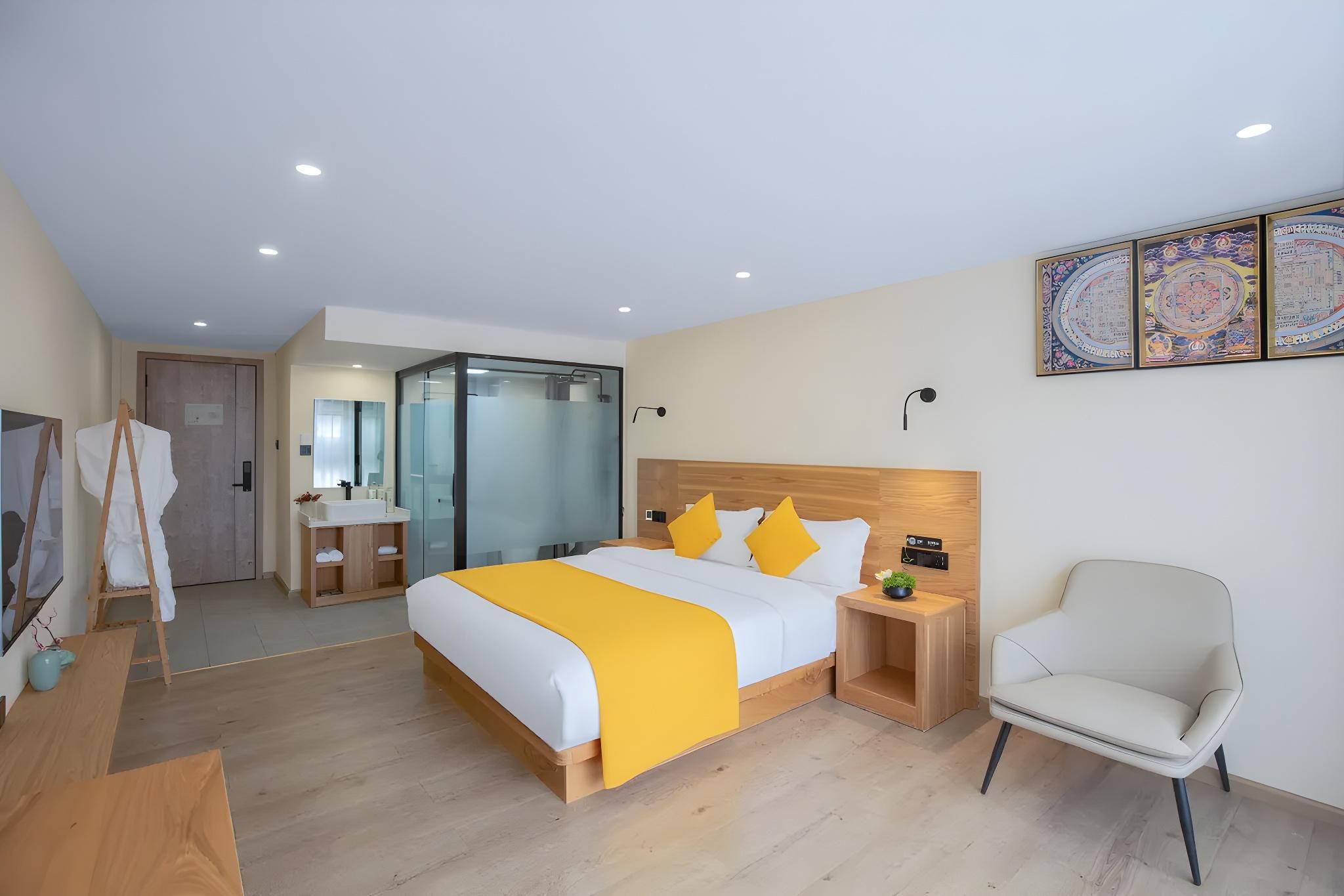 Mountain View Queen Room