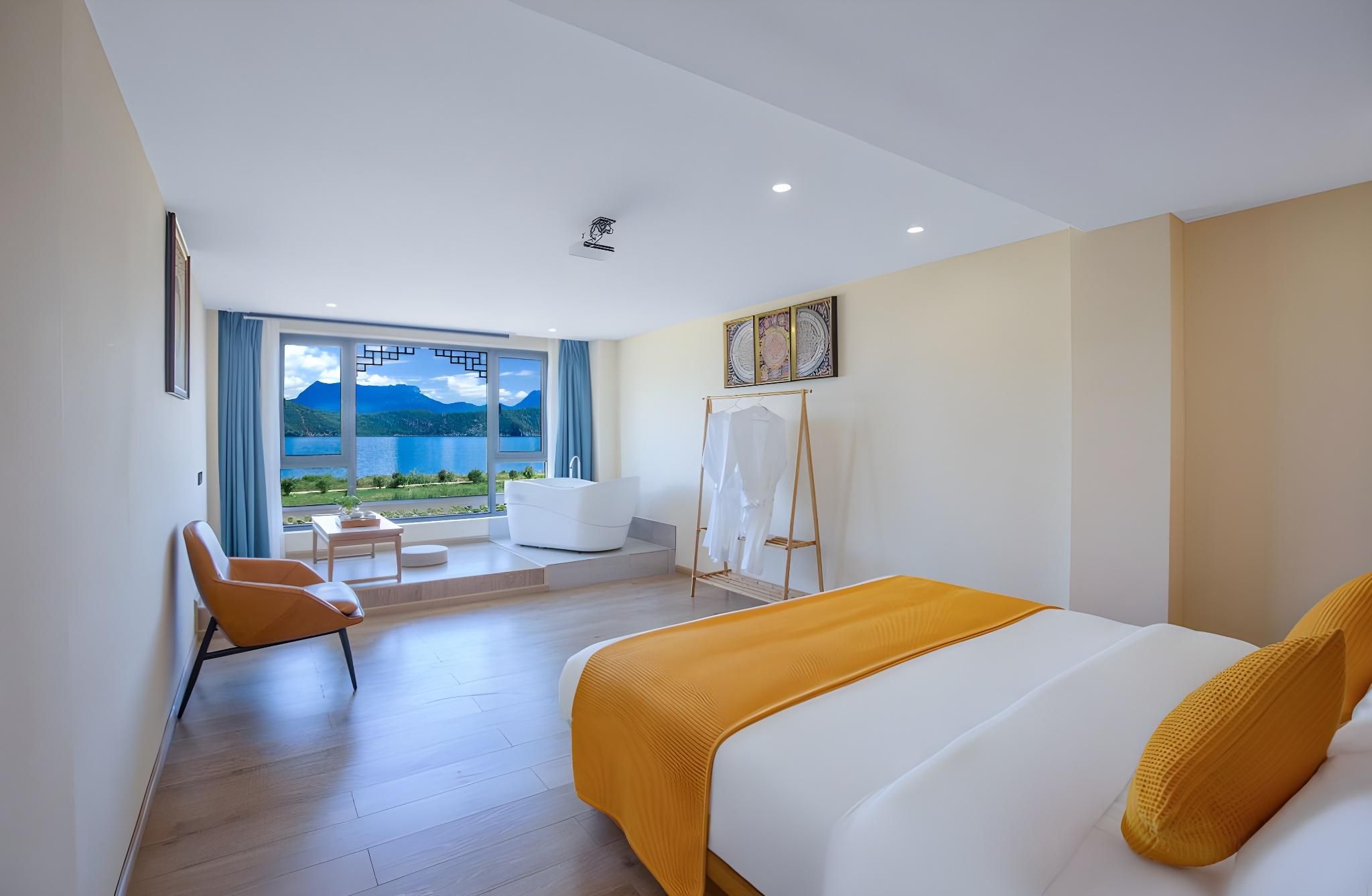 Lake View Queen Room