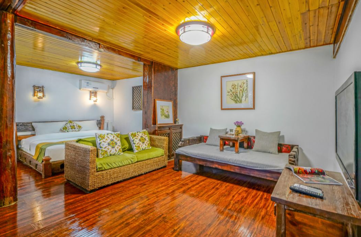 Courtyard King Room