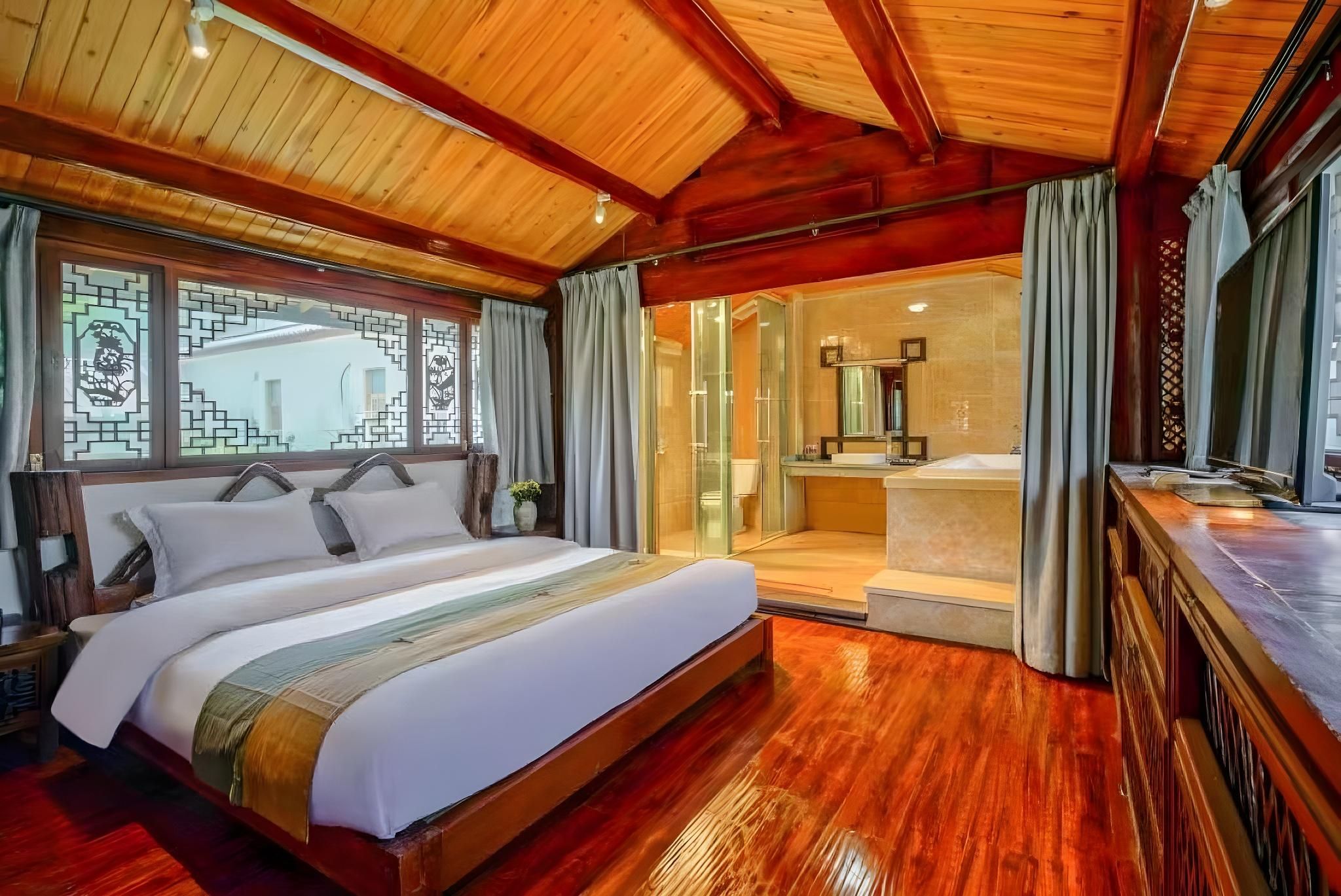 Huazhu - Deluxe Bed Room