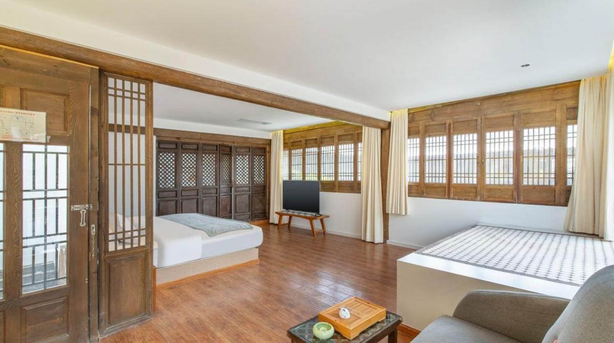 Huazhu - Room With Bed