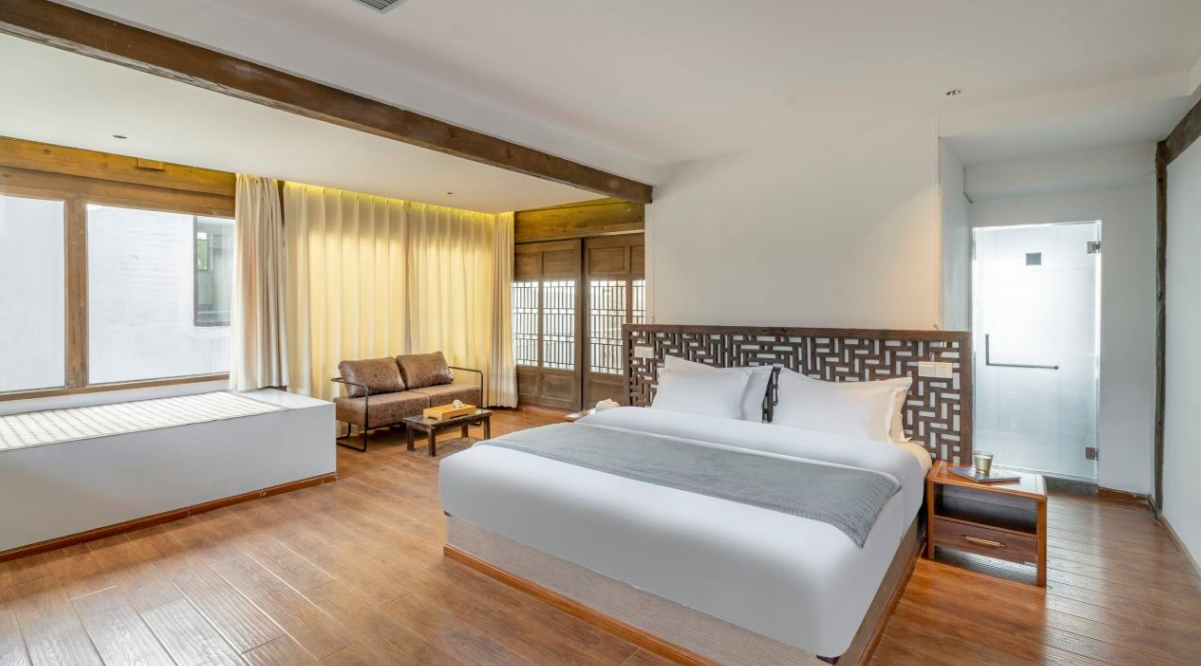 Huazhu - Room With Bed