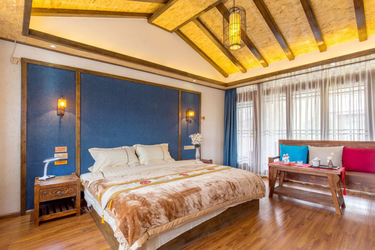 Deluxe Room Queen