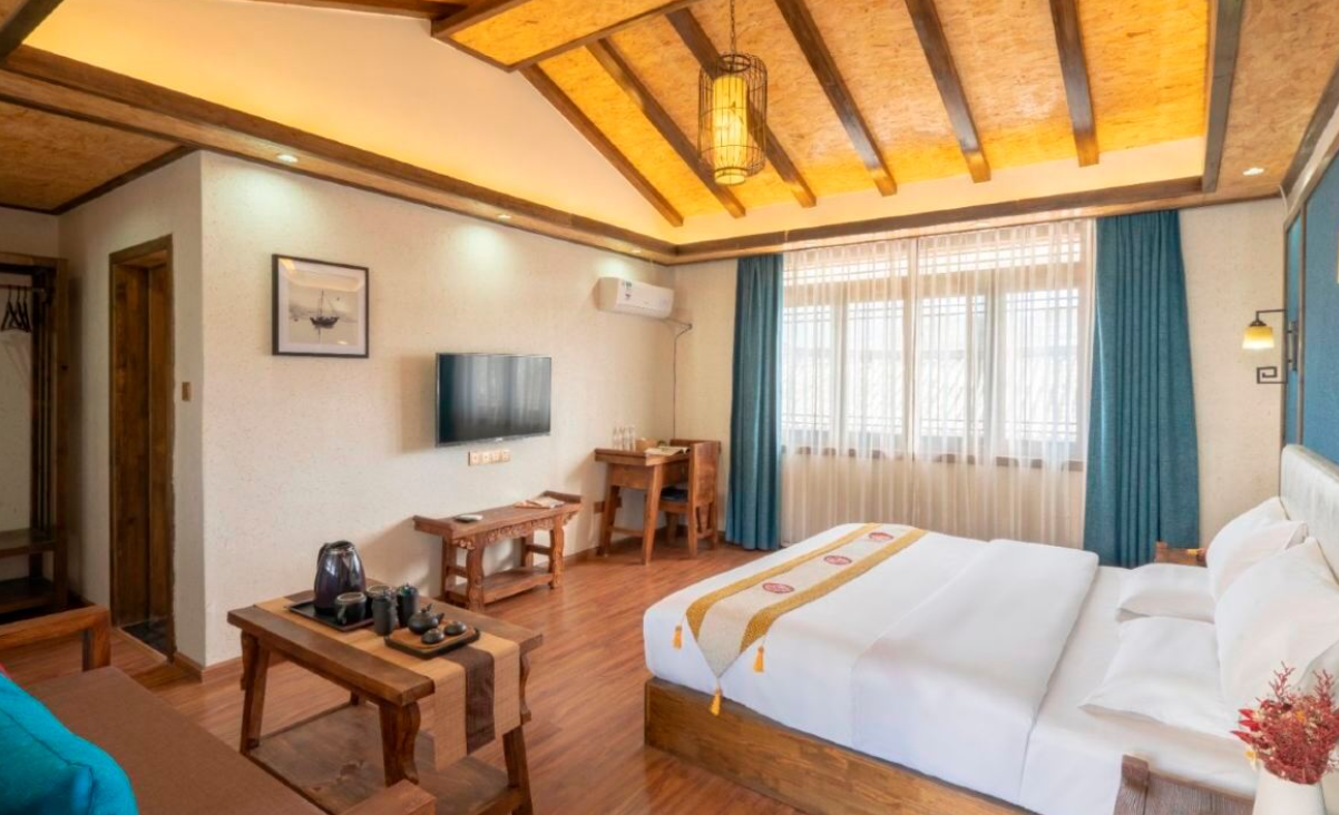 Deluxe Room Queen