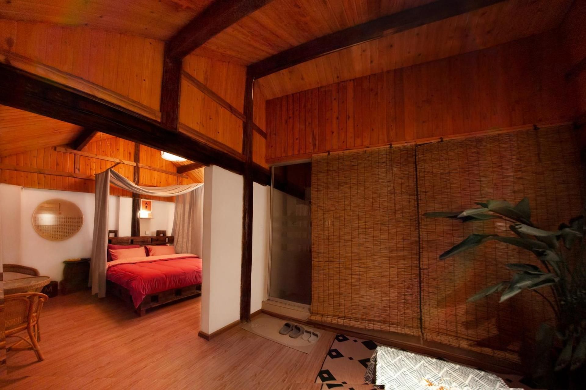 Deluxe Suite With Naxi Yard View